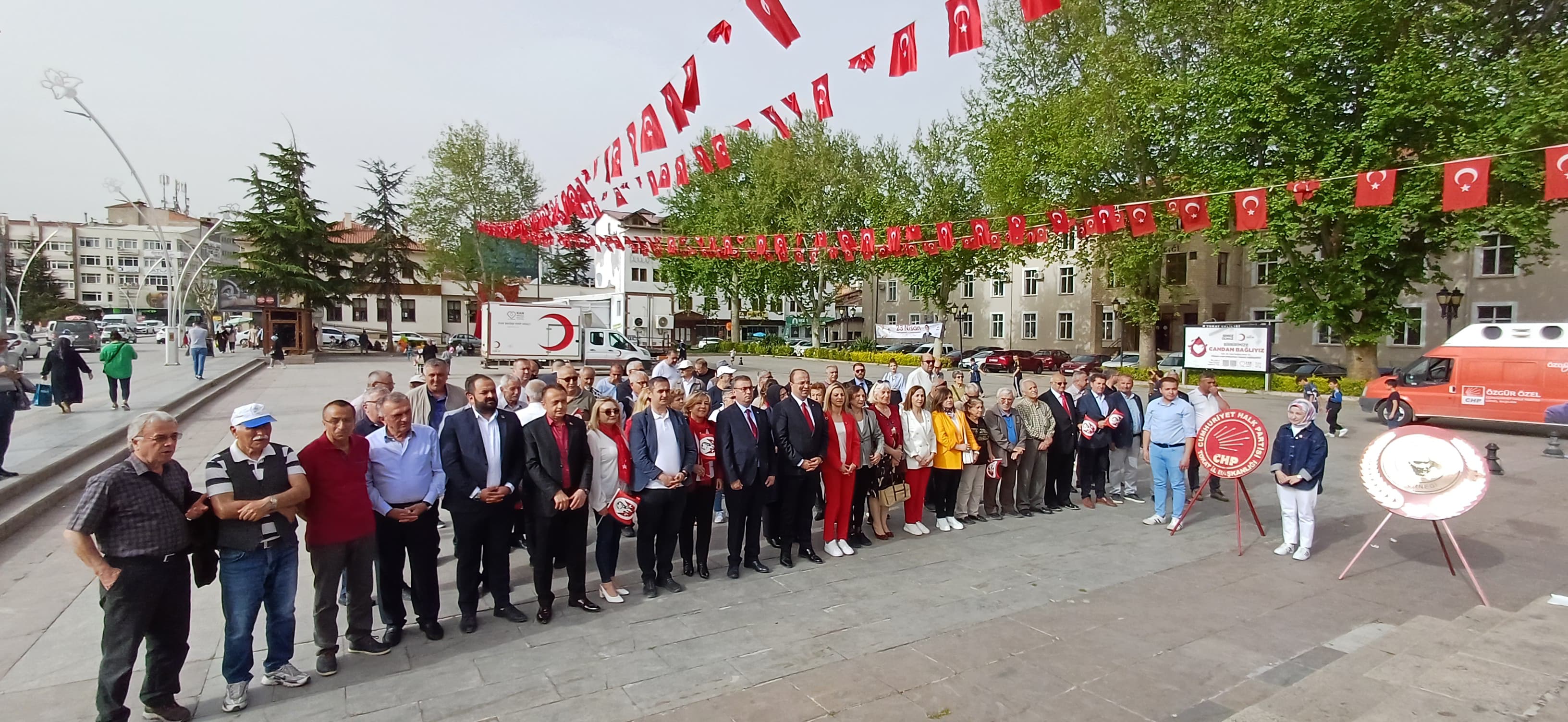 Chp Tokat İl Başkanlığı Atatürk Anıtı'na Çelenk Sunarak 23 Nisan'ı Kutladı (2)