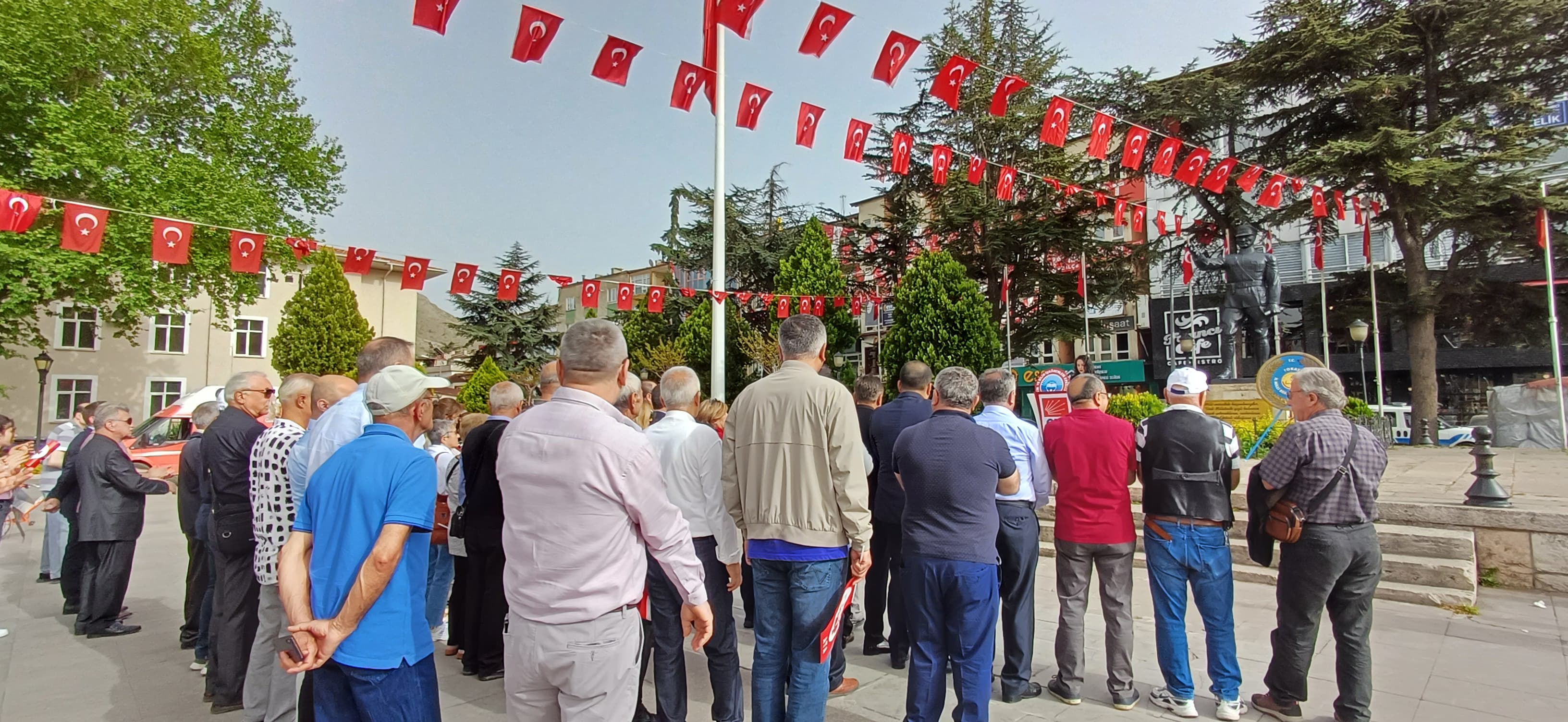 Chp Tokat İl Başkanlığı Atatürk Anıtı'na Çelenk Sunarak 23 Nisan'ı Kutladı (5)