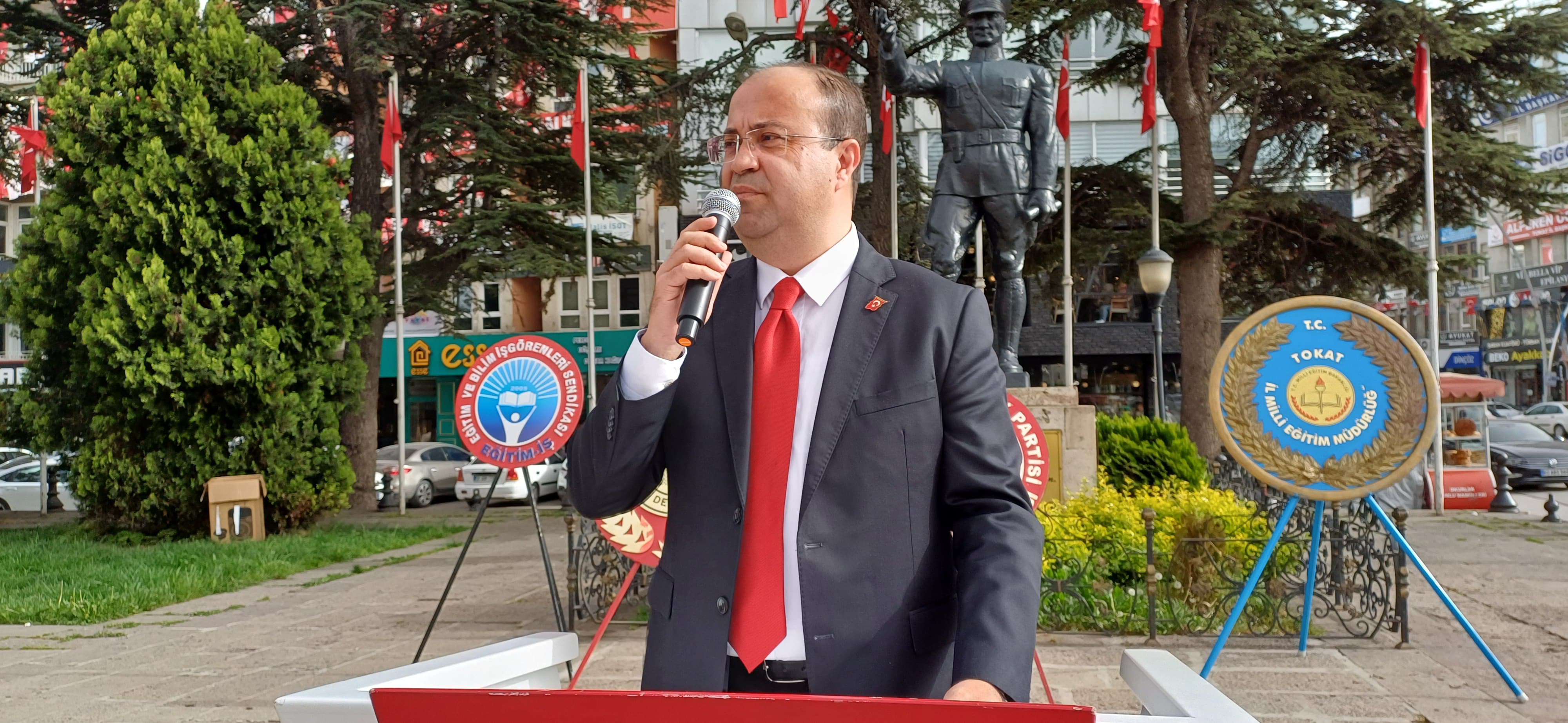 Chp Tokat İl Başkanlığı Atatürk Anıtı'na Çelenk Sunarak 23 Nisan'ı Kutladı (8)