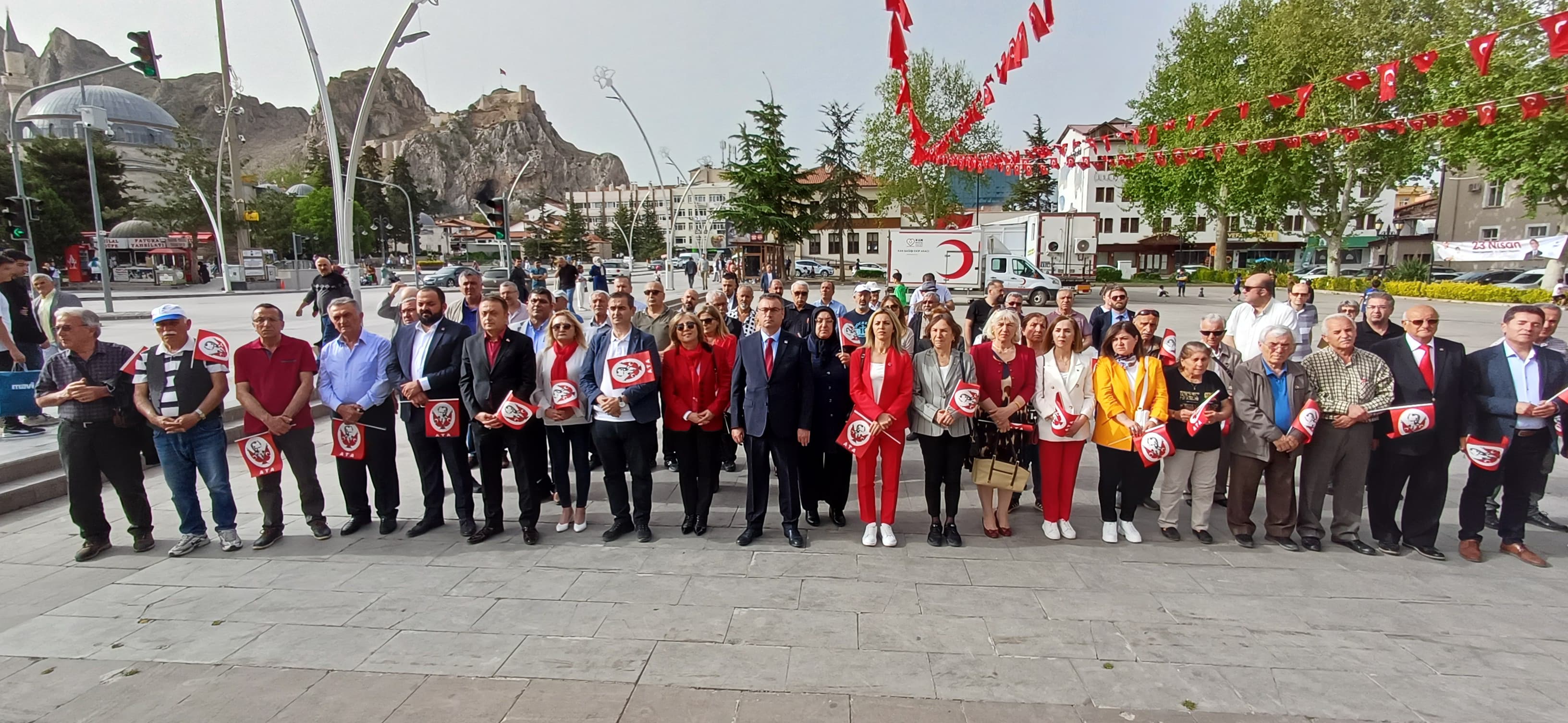 Chp Tokat İl Başkanlığı Atatürk Anıtı'na Çelenk Sunarak 23 Nisan'ı Kutladı (9)