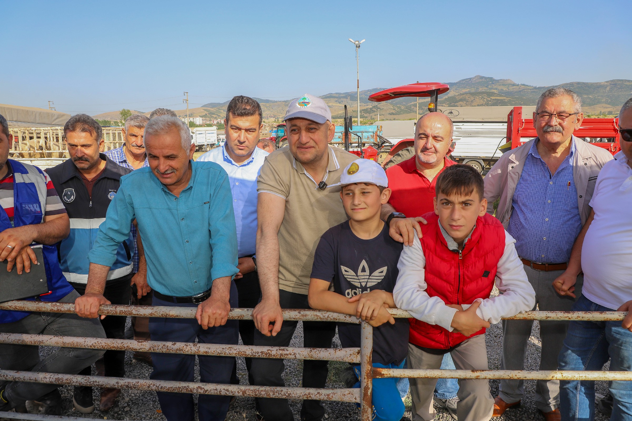 Turhal Belediye Başkanı Ural’dan Kurban Pazarına Ziyaret (6)