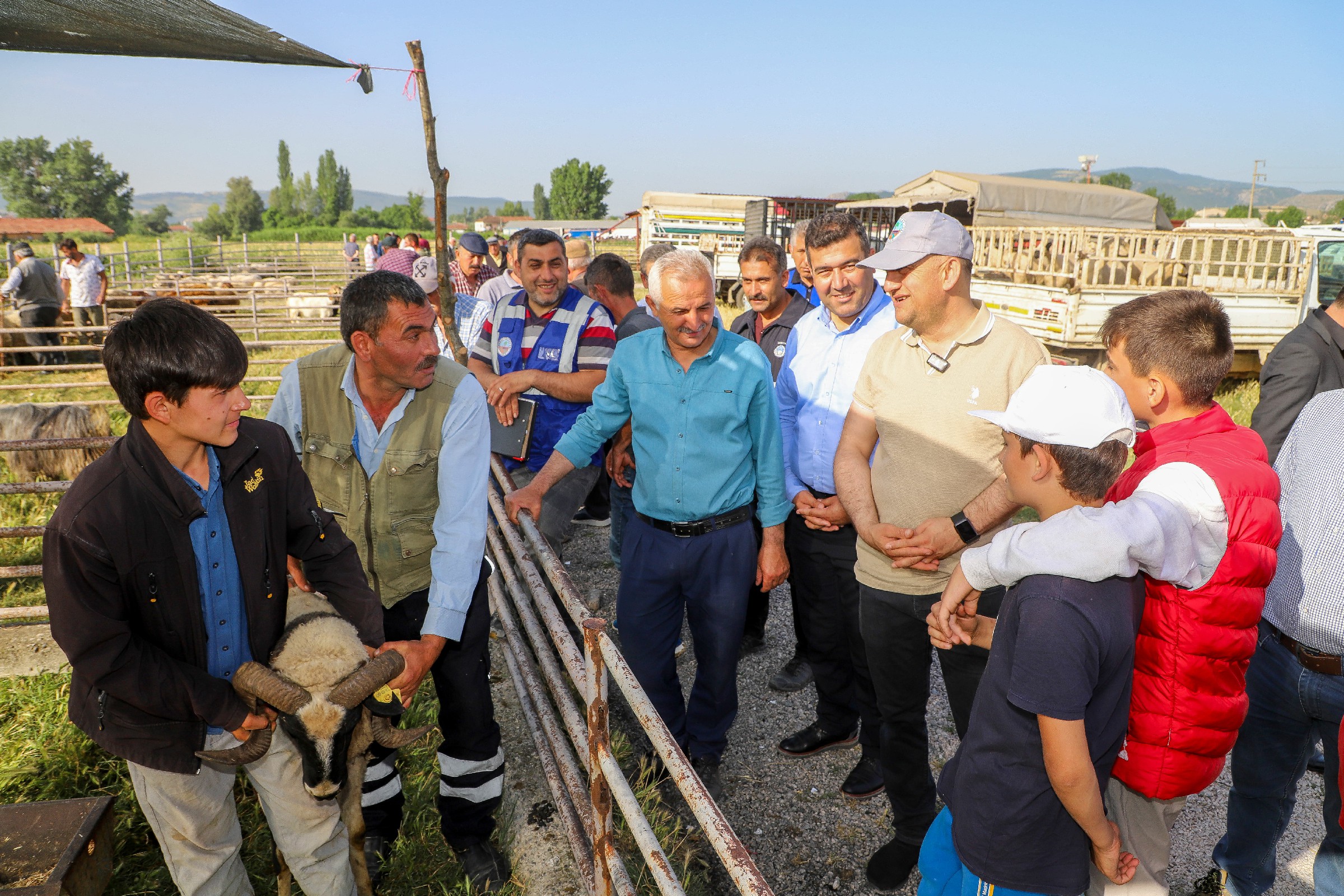 Turhal Belediye Başkanı Ural’dan Kurban Pazarına Ziyaret (7)