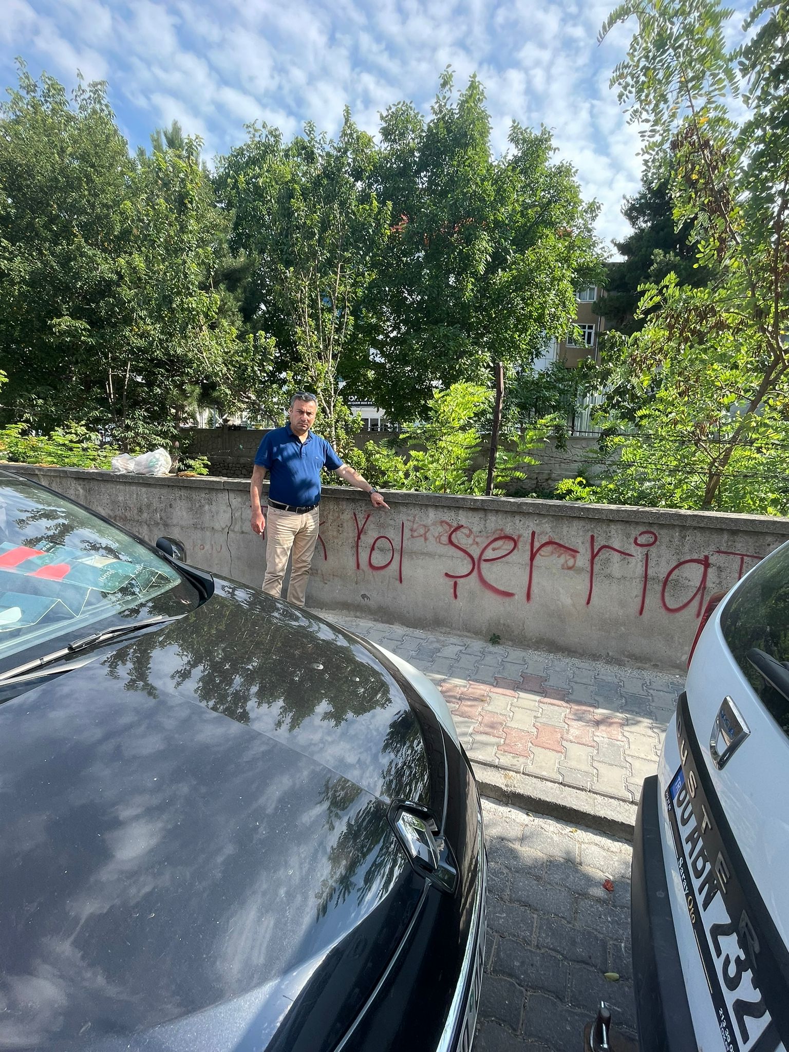 Chp Tokat Merkez İlçe Başkanı Aytekin Ayan, Tokat'taki Tek Yol Şeriat Yazılarına Tepki Gösterdi (8)