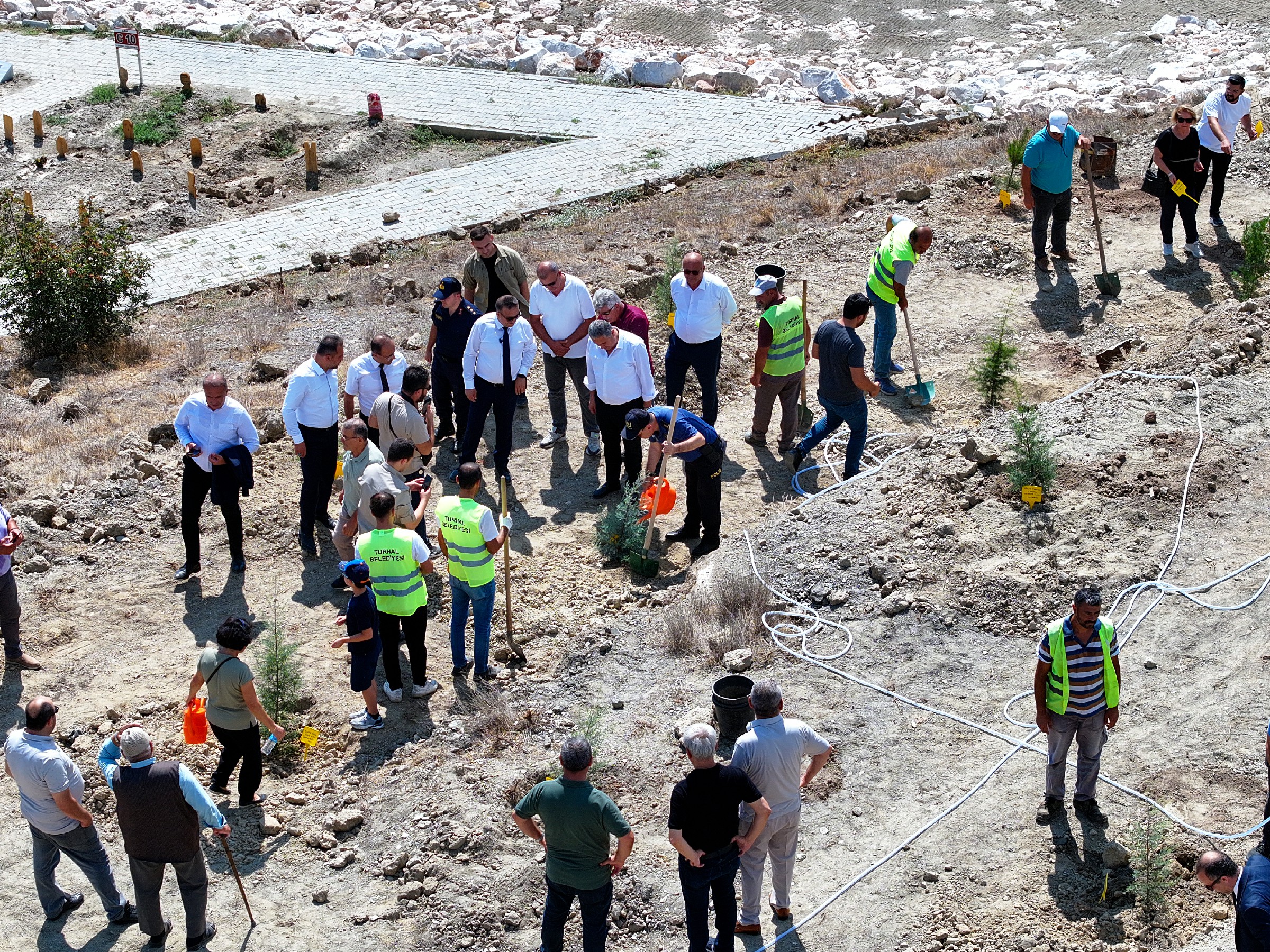 Turhal’da Zafer Bayramı’nın 102. Yılı Anısına 102 Fidan Dikildi (9)