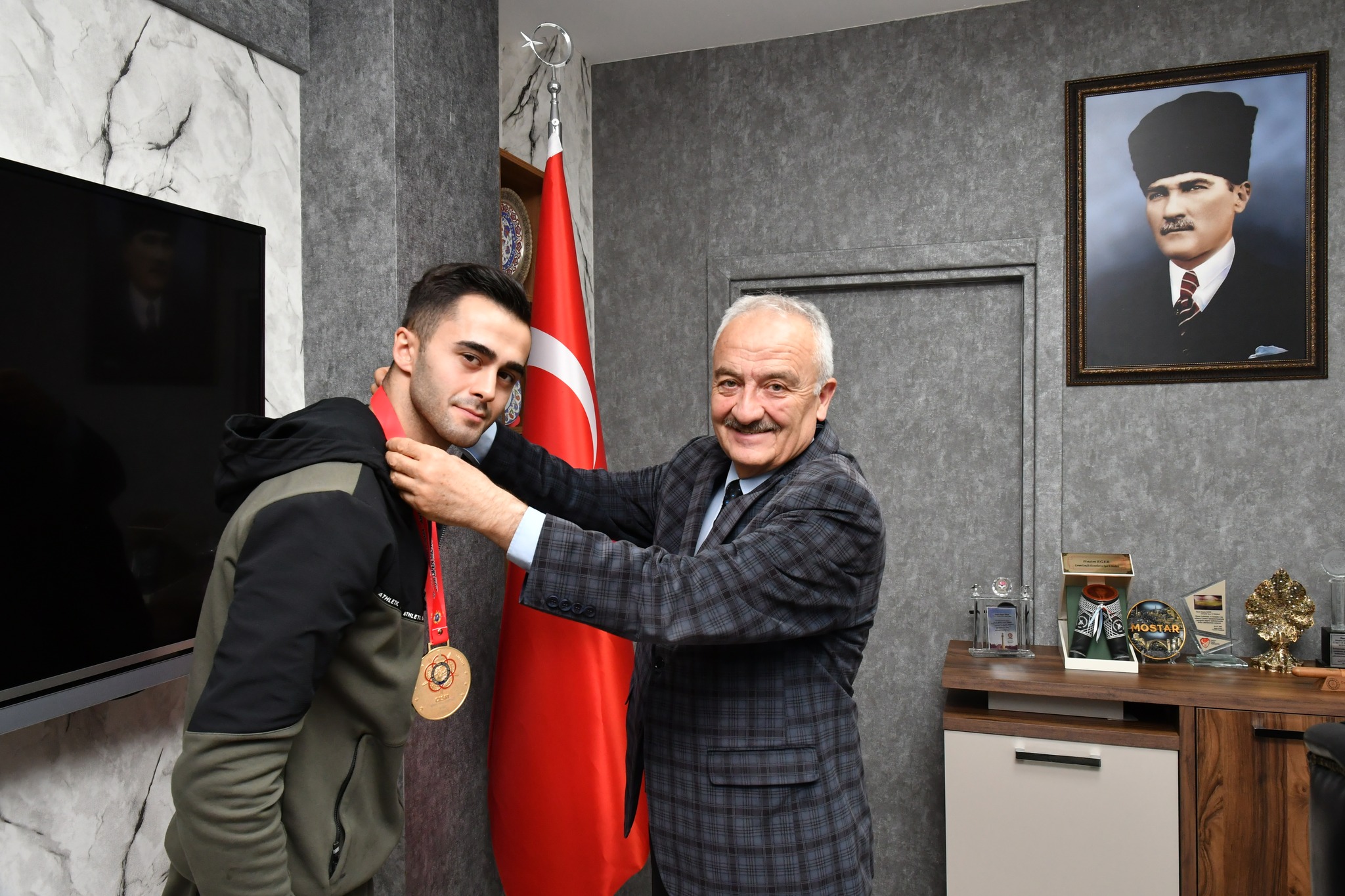 468186225 981172937390359 8746677787002870306 N