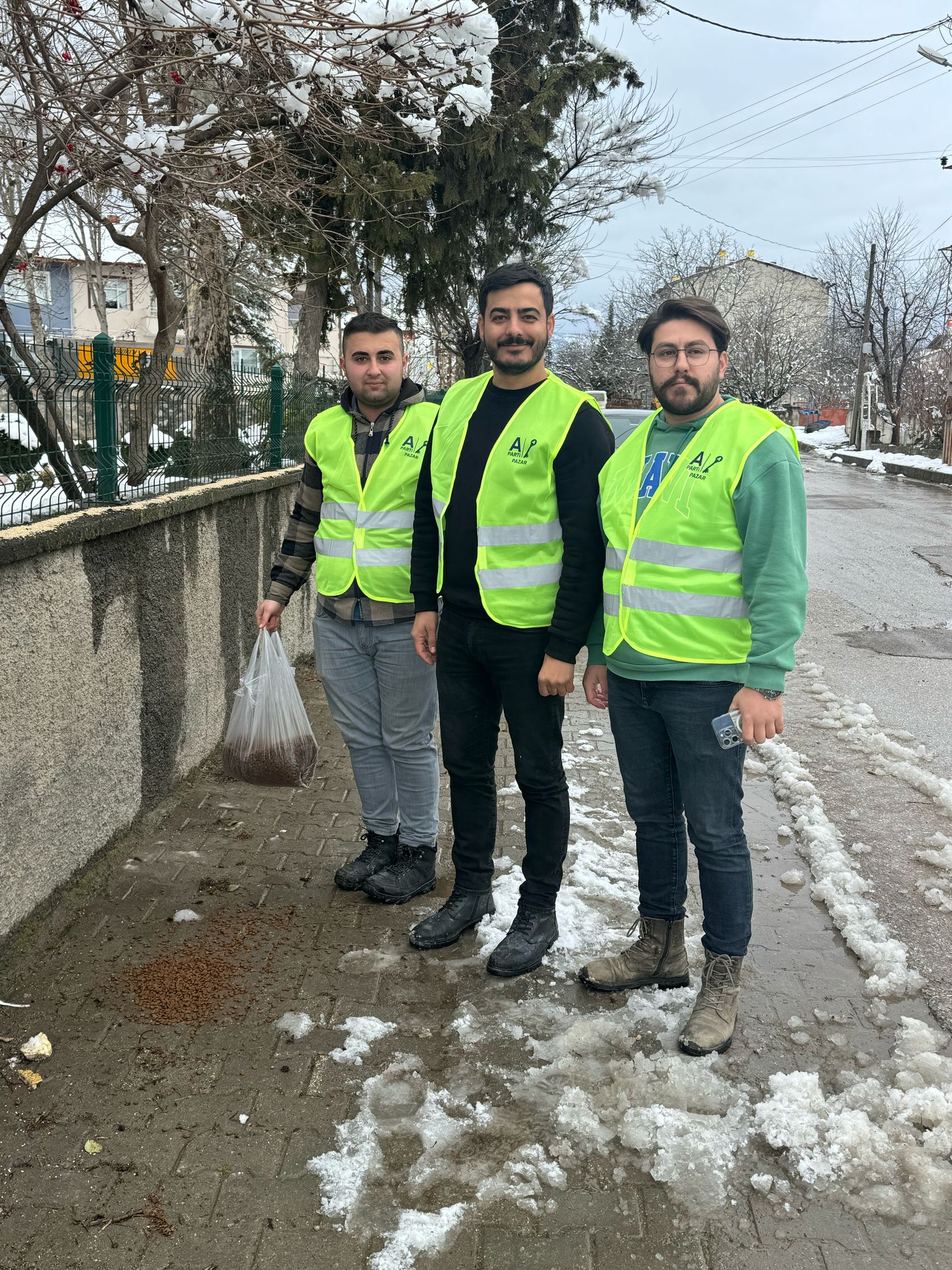Anahtar Parti Pazar İlçe Başkanlığı Sokak Hayvanlarını Unutmadı (6)