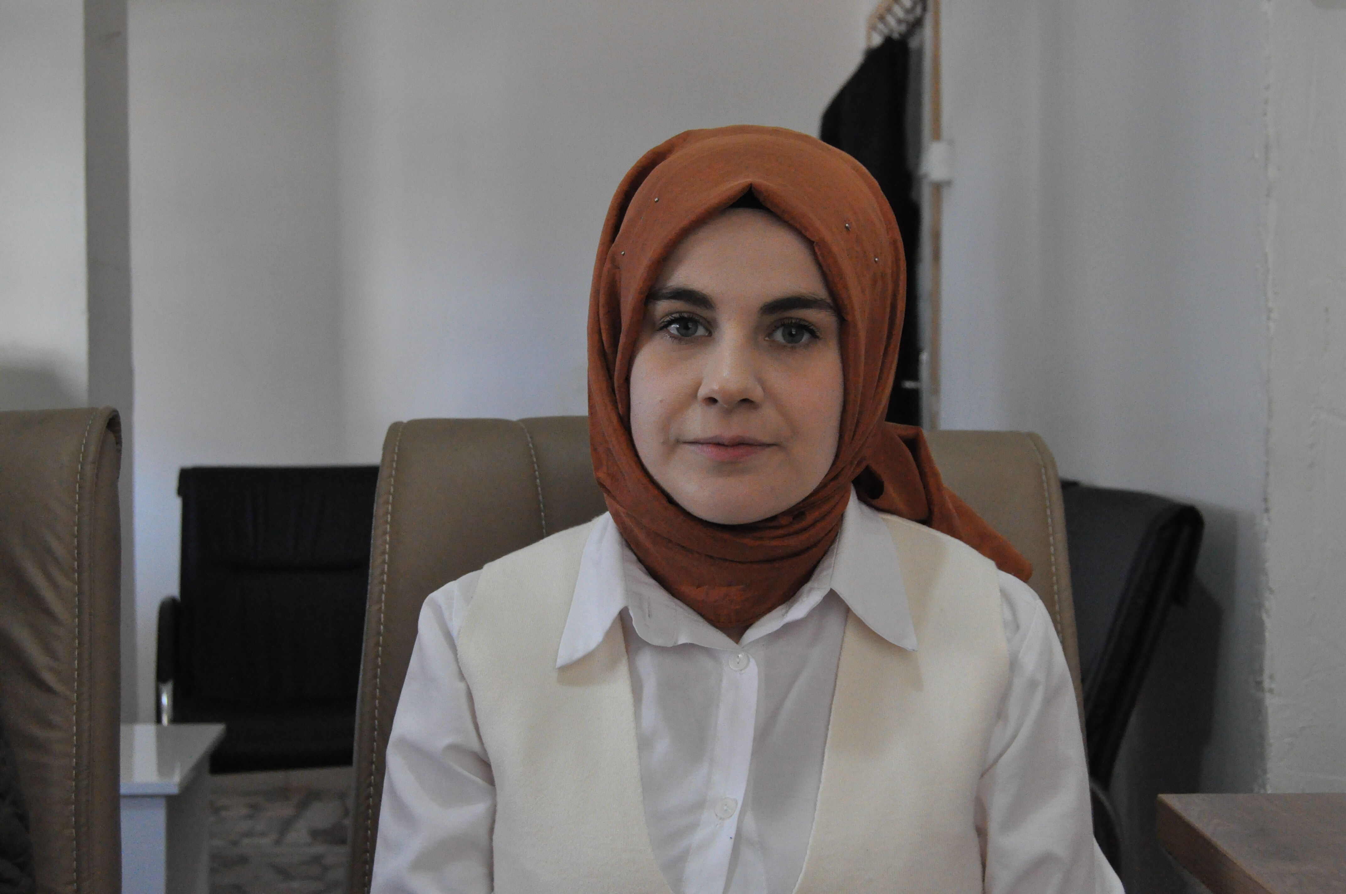 Kadın Kolları Başkanı Elif Öksüz