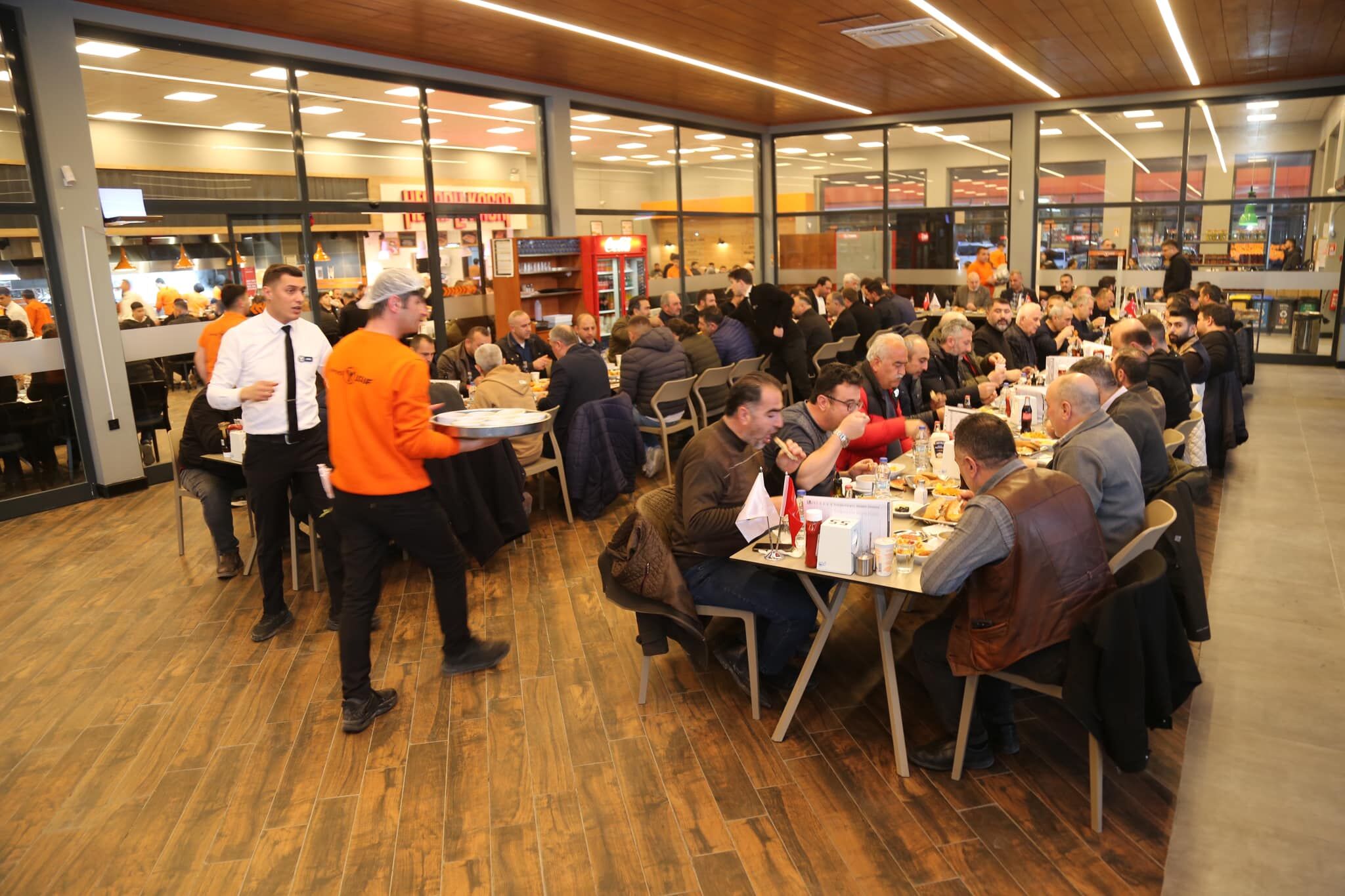 Tokat Ticaret Borsası Ramazan İftar Programıyla Üyelerini Bir Araya Getirdi (6)