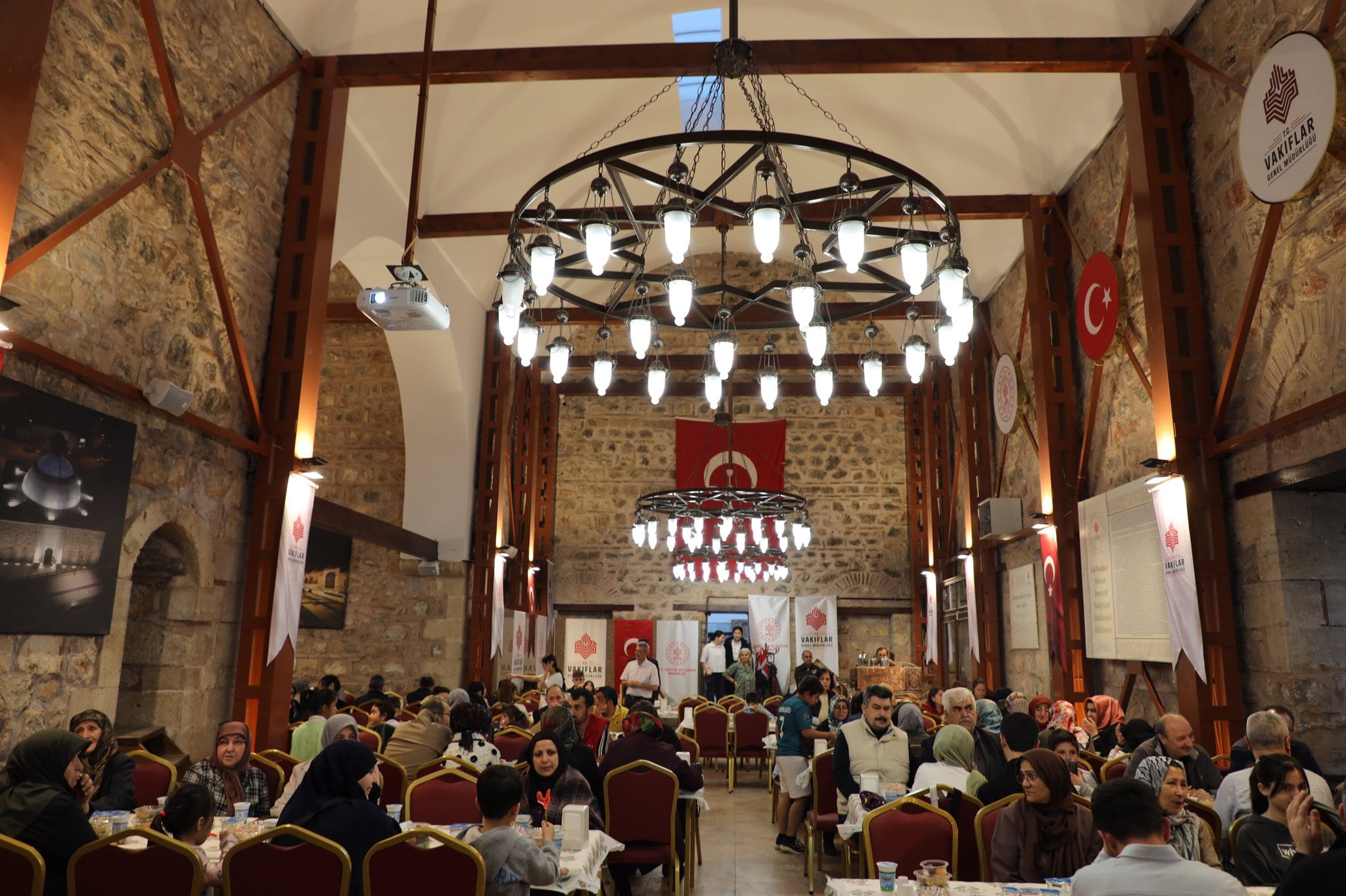 Vakıflar Genel Müdürlüğü'nün (Vgm) Ramazan İftar Menüsü'nde Bugün Hangi Yemekler Var (1)