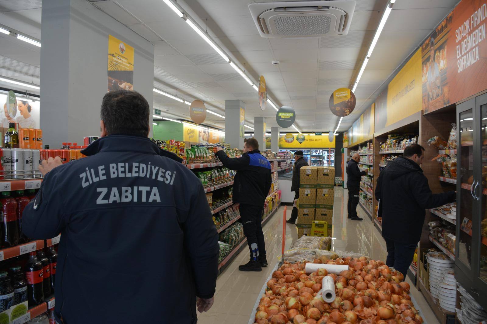 Zile Belediyesi Zabıta Müdürlüğü'nden Marketlere Sıkı Denetim (9)