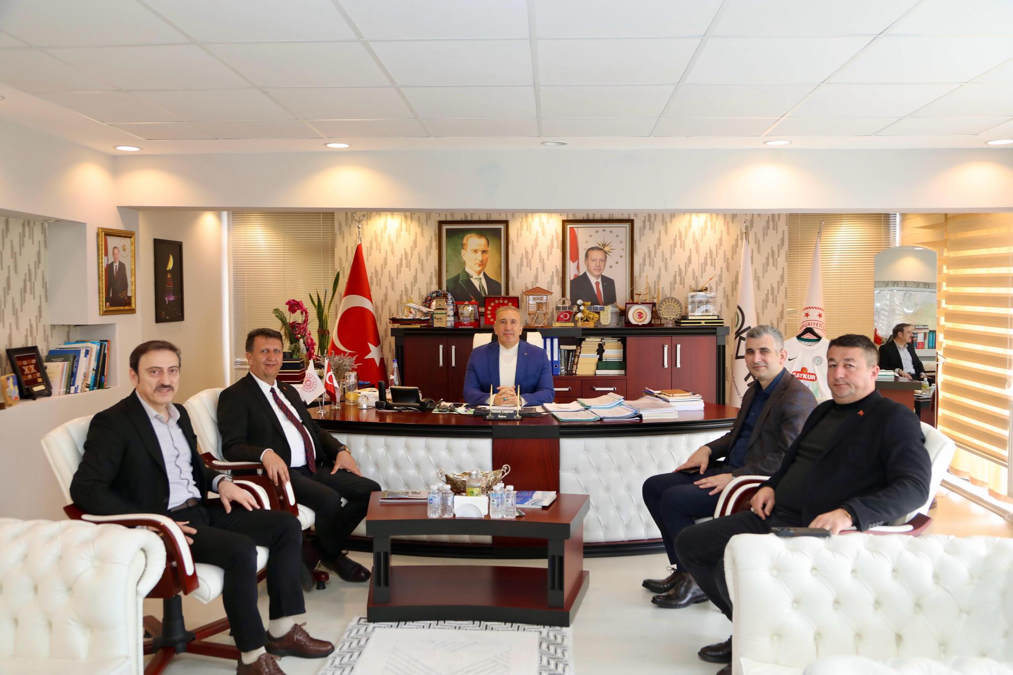 494502629 122185470914265959 2494859262805905559 N