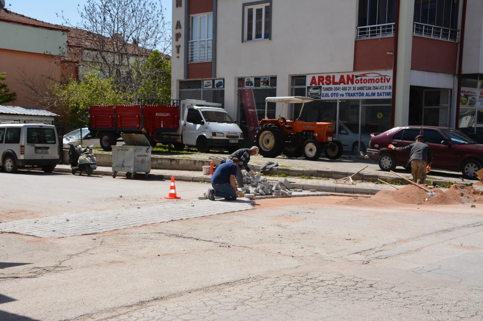 Zile Belediyesi, Trafik Güvenliği İçin Hız Kesici Kasis Çalışmalarına Başladı (2)