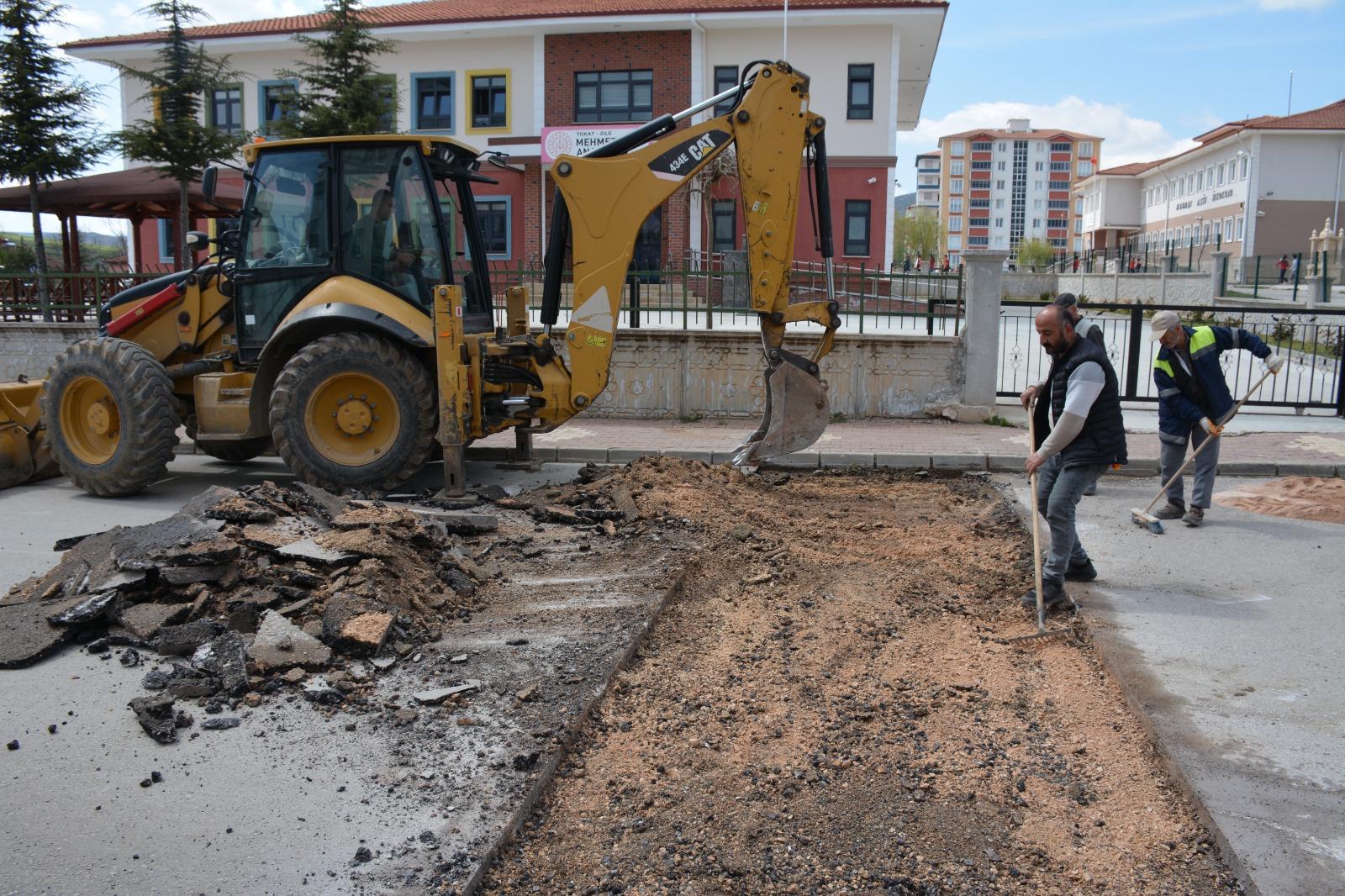 Zile Belediyesi, Trafik Güvenliği İçin Hız Kesici Kasis Çalışmalarına Başladı (4)