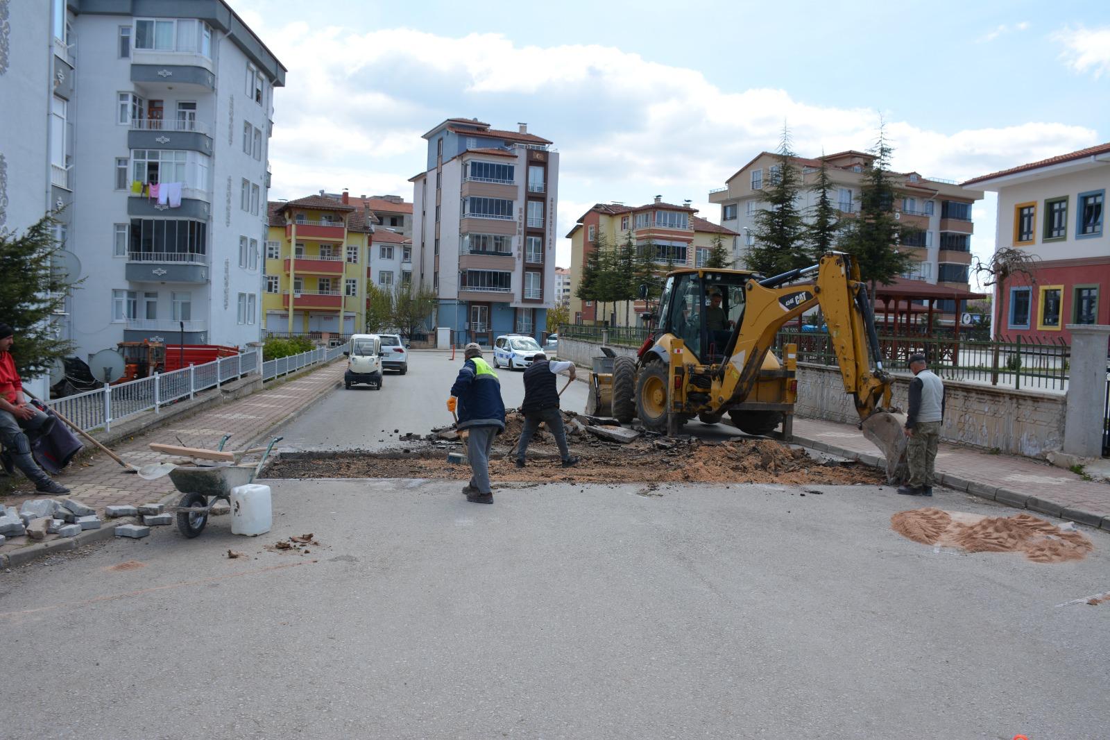 Zile Belediyesi, Trafik Güvenliği İçin Hız Kesici Kasis Çalışmalarına Başladı (5)