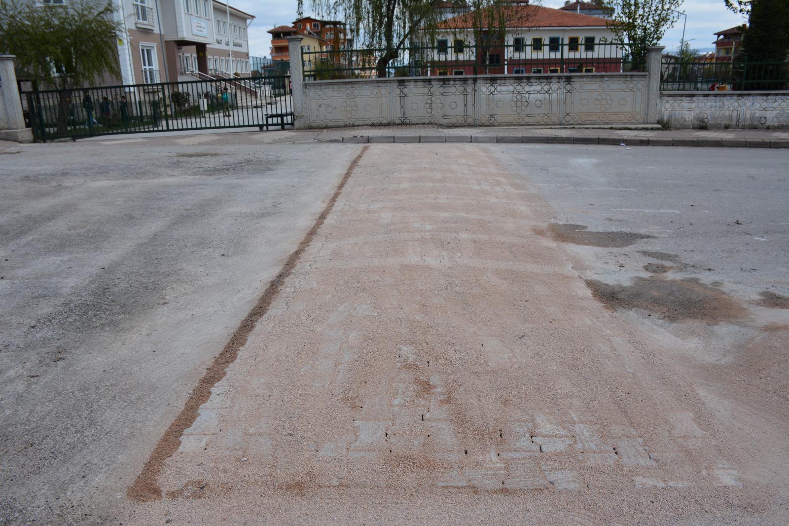 Zile Belediyesi, Trafik Güvenliği İçin Hız Kesici Kasis Çalışmalarına Başladı (6)