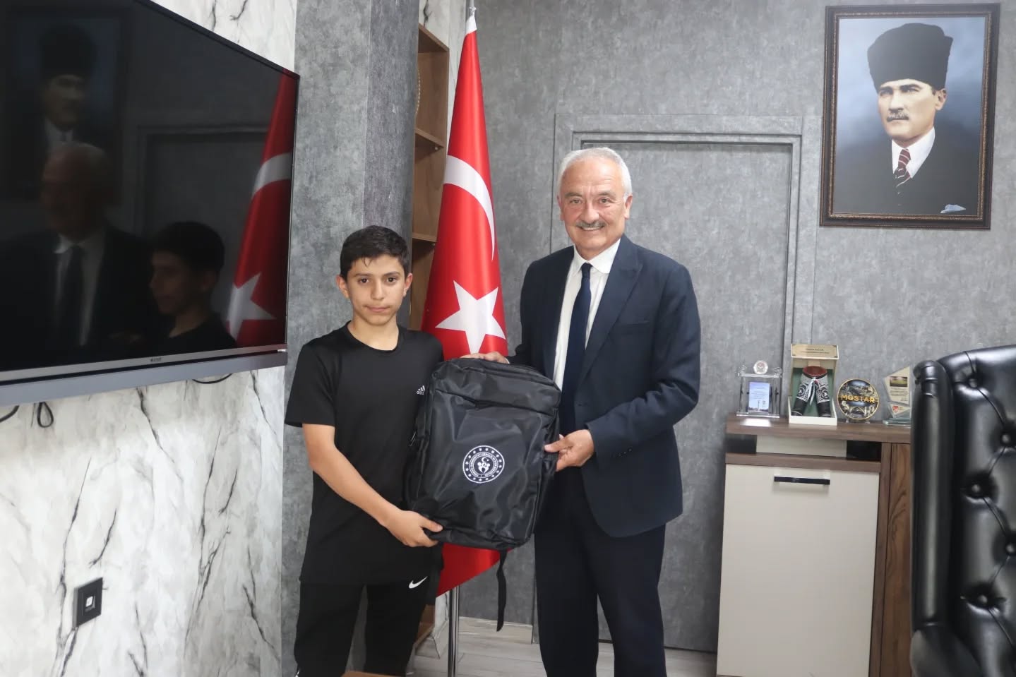 499275600 18063995423111696 3487991607176257683 N