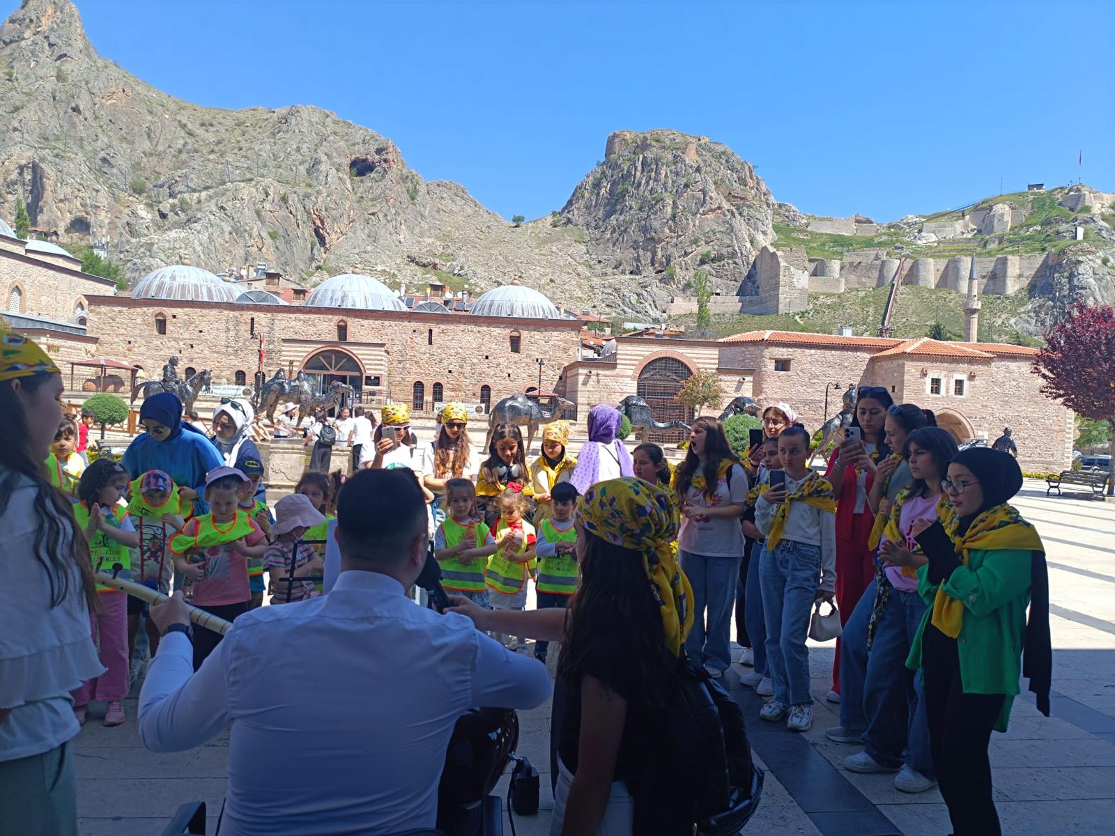 Pazar Osman Gazi Ortaokulu Öğrencileri Tokat’ı Türkülerle Şenlendirdi (1)