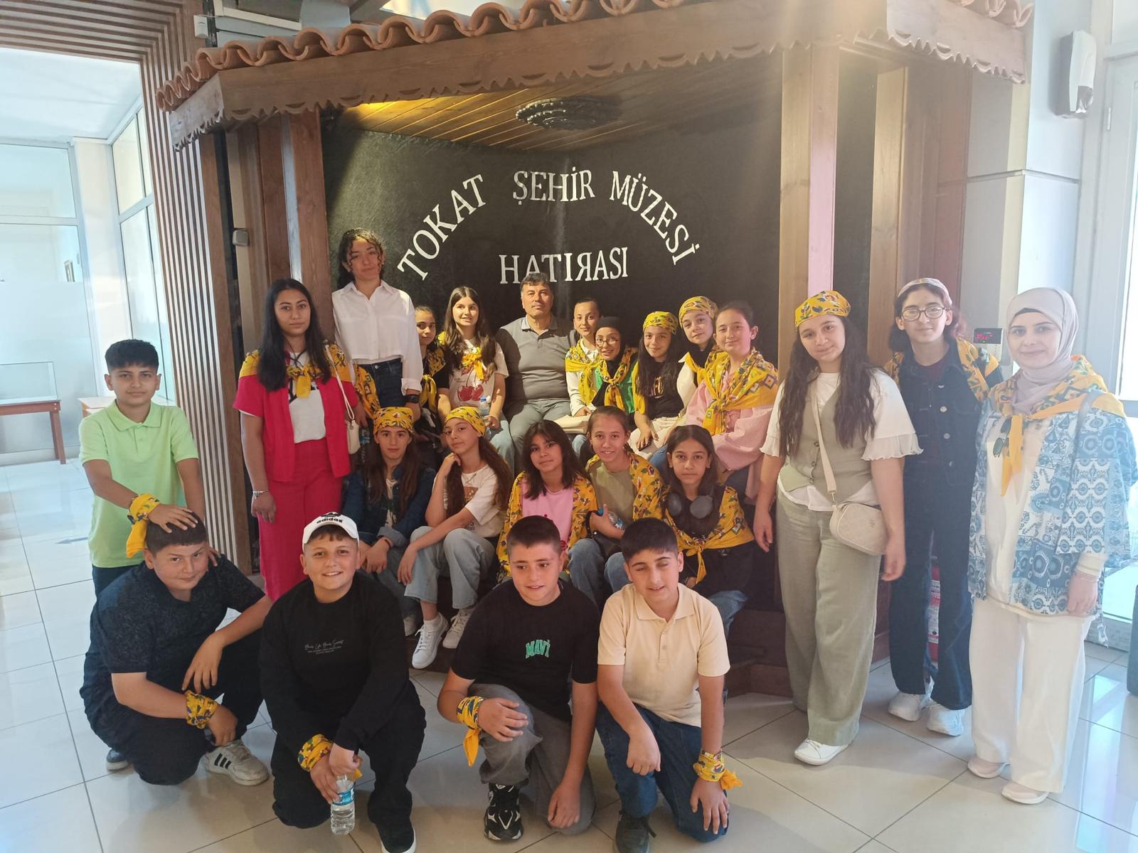 Pazar Osman Gazi Ortaokulu Öğrencileri Tokat’ı Türkülerle Şenlendirdi (2)