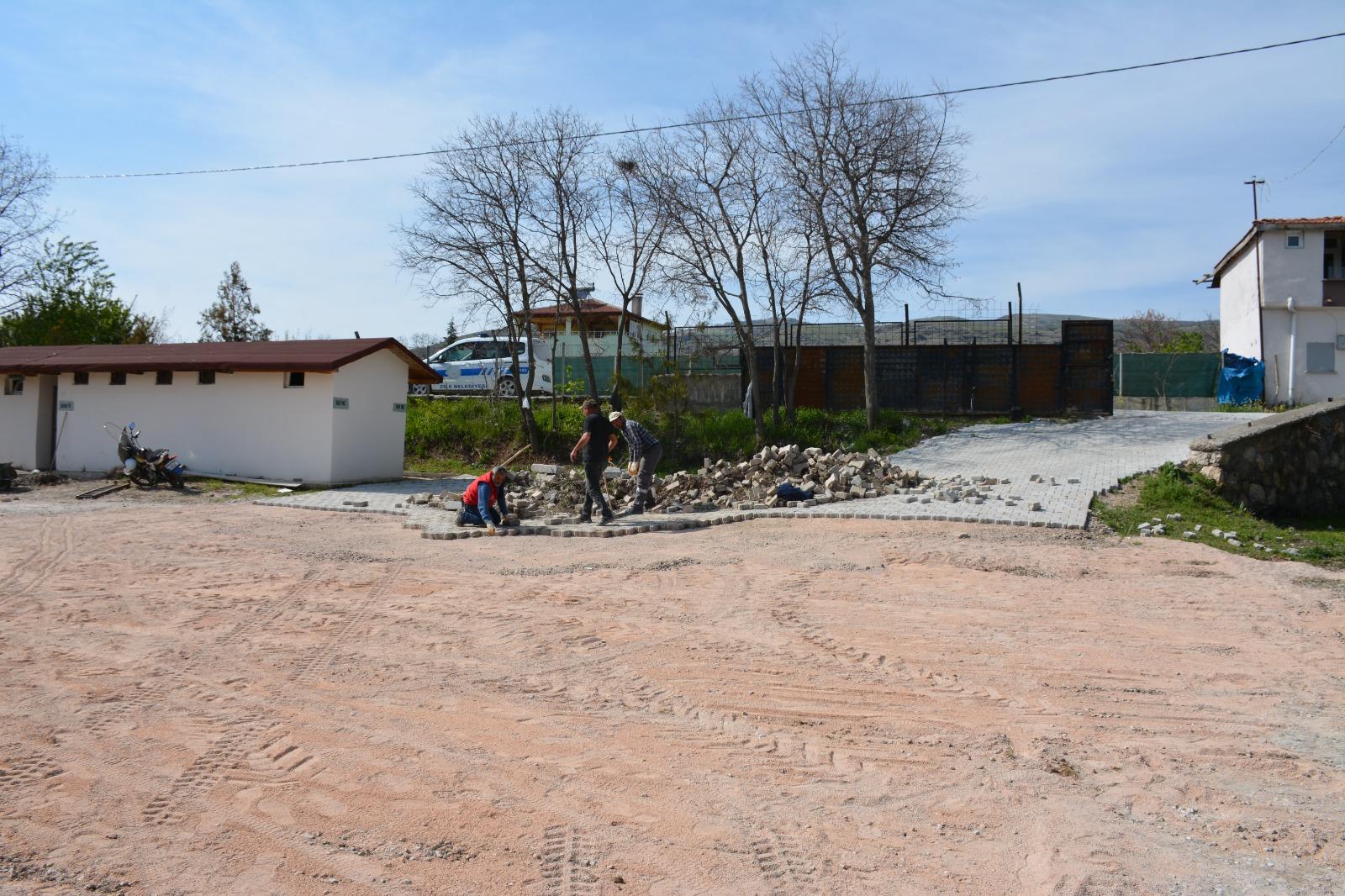 Zile Belediyesi Güreş Festival Ve Piknik Alanı'nda Parke Döşeme Ve Onarım Çalışmalarına Hız Verdi (3)