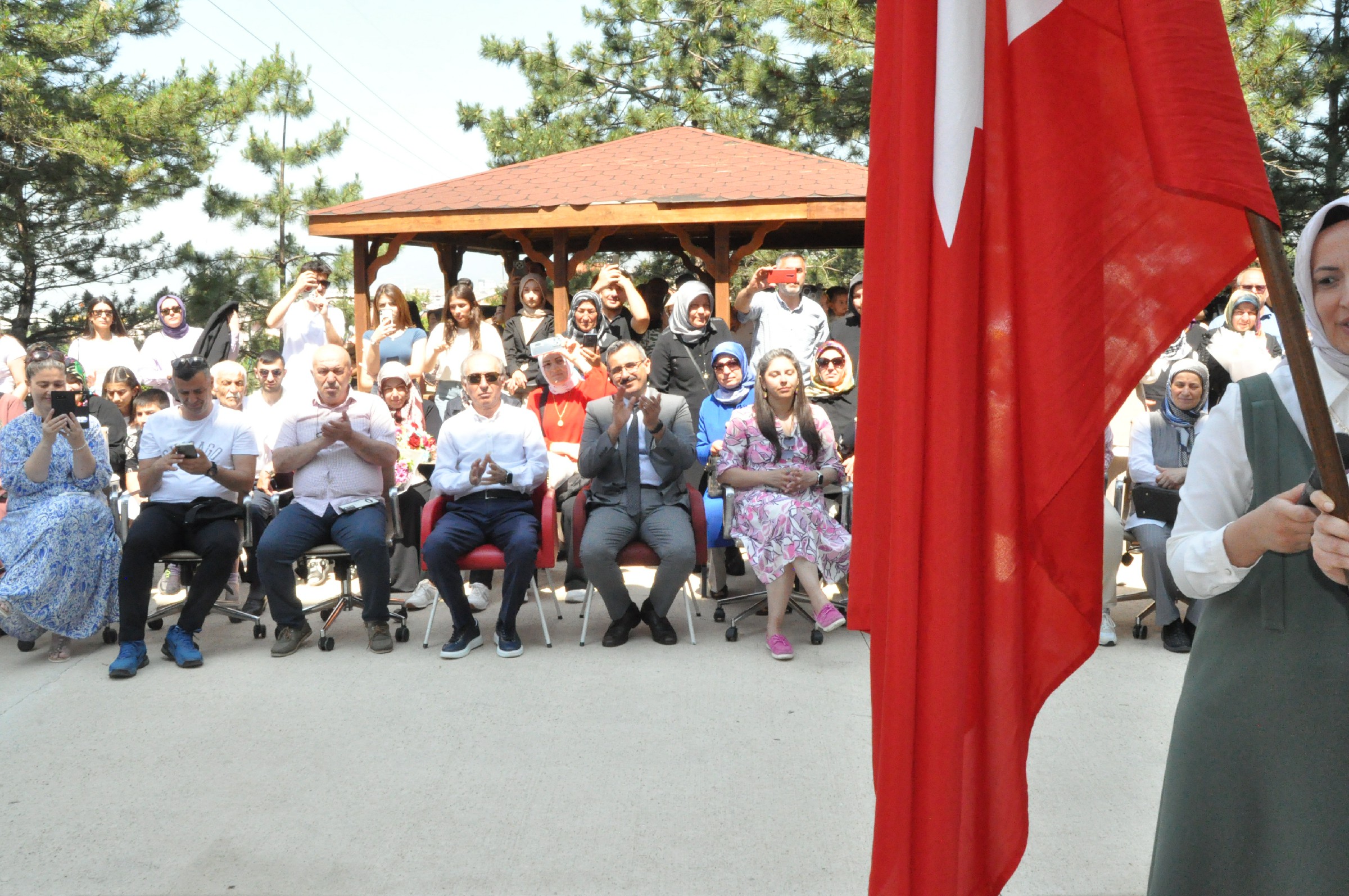 İbn I Sina Mtal'den Coşkulu Mezuniyet Töreniyle 130 Sağlık Neferi Mezun Oldu (10)