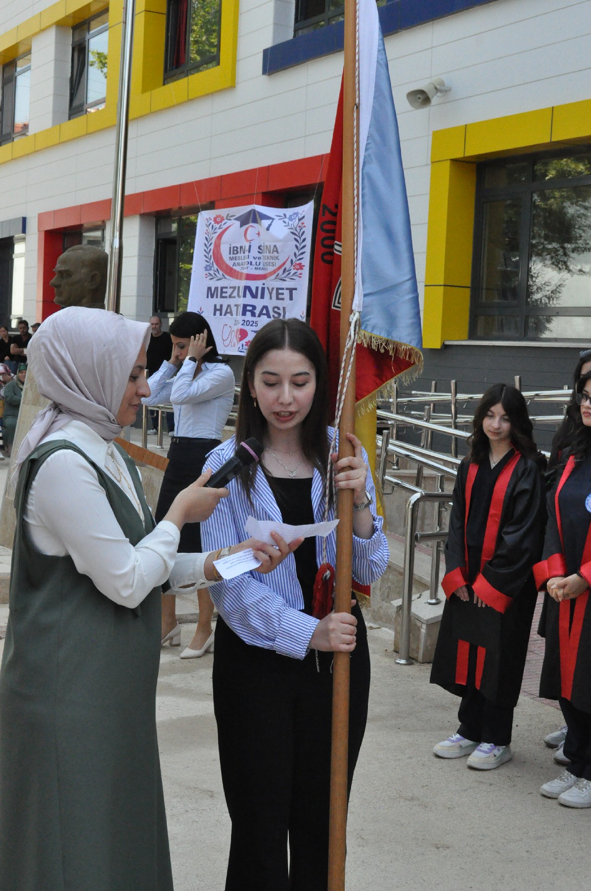 İbn I Sina Mtal'den Coşkulu Mezuniyet Töreniyle 130 Sağlık Neferi Mezun Oldu (12)