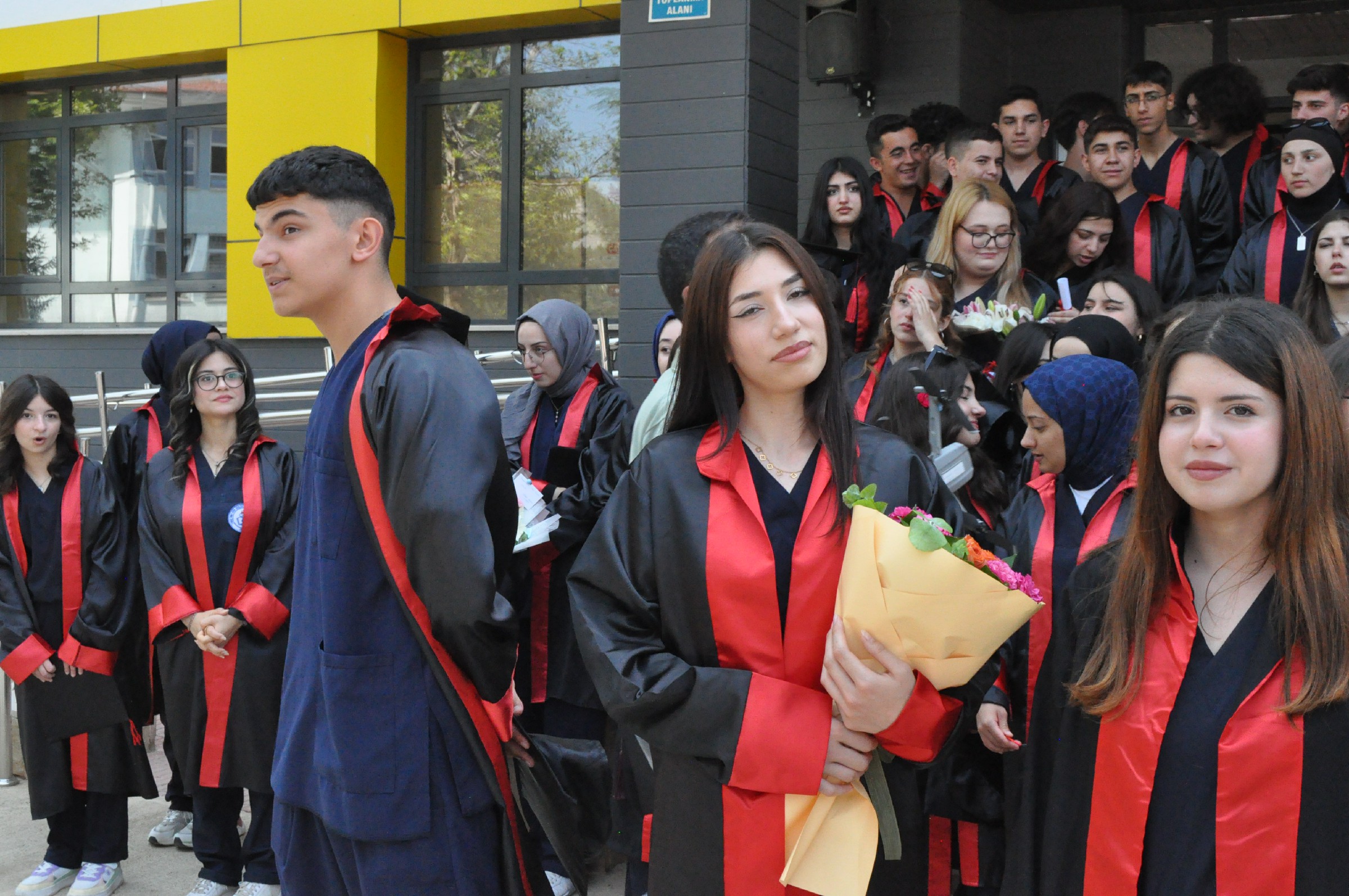 İbn I Sina Mtal'den Coşkulu Mezuniyet Töreniyle 130 Sağlık Neferi Mezun Oldu (19)