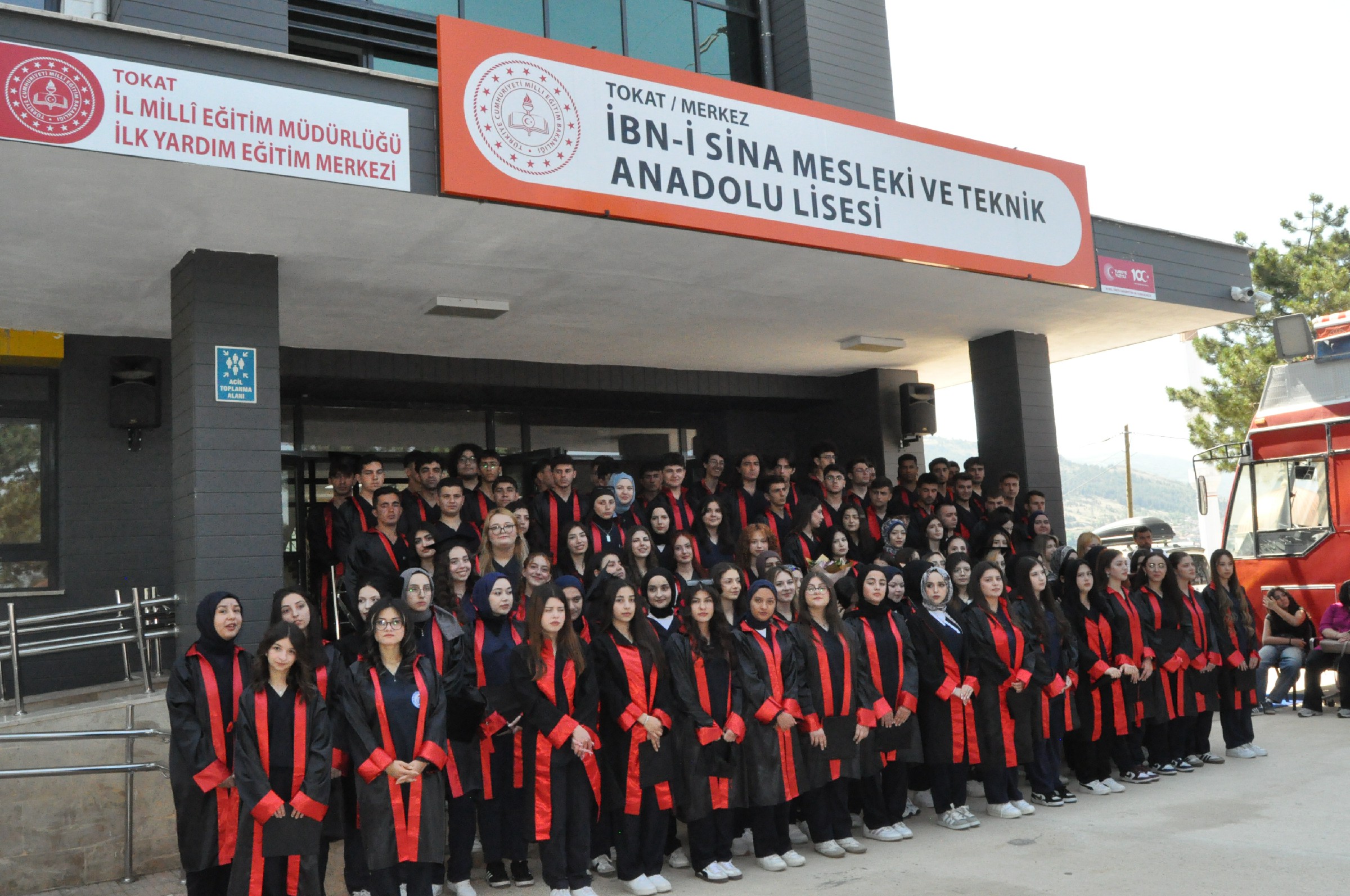 İbn I Sina Mtal'den Coşkulu Mezuniyet Töreniyle 130 Sağlık Neferi Mezun Oldu (2)
