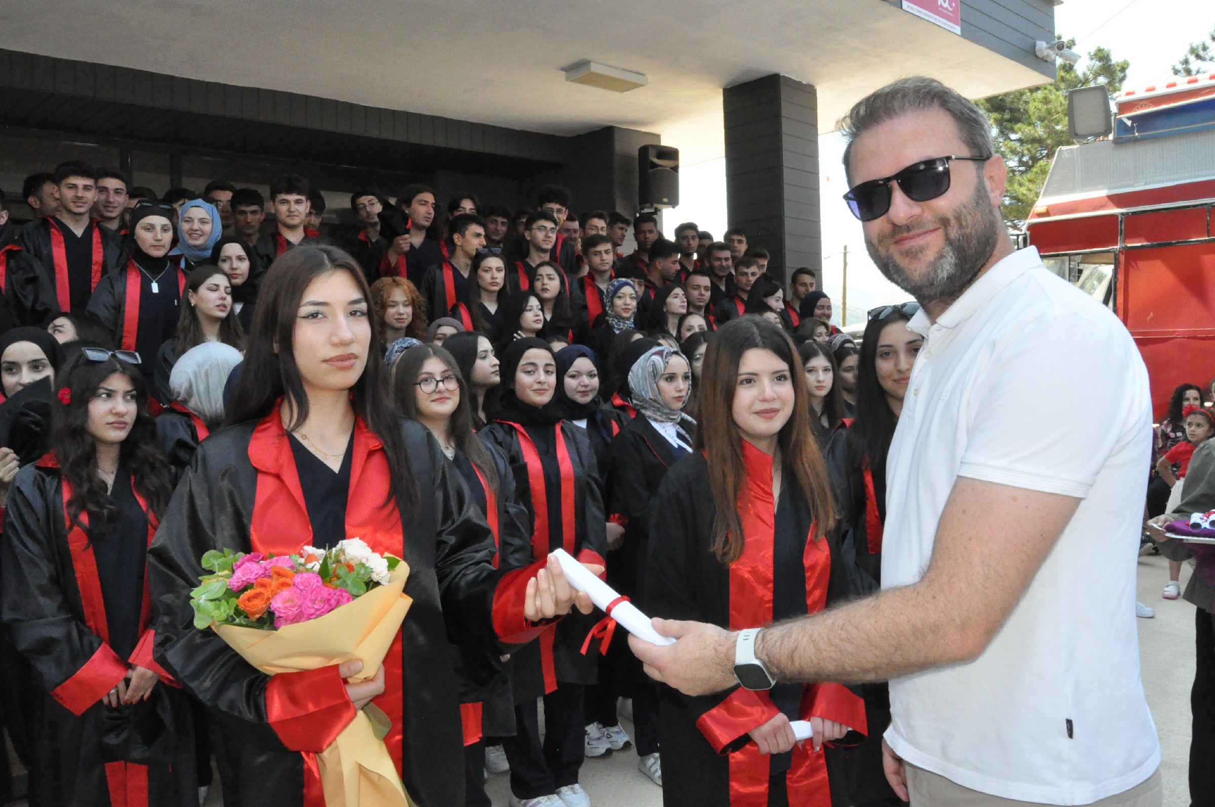 İbn I Sina Mtal'den Coşkulu Mezuniyet Töreniyle 130 Sağlık Neferi Mezun Oldu (20)