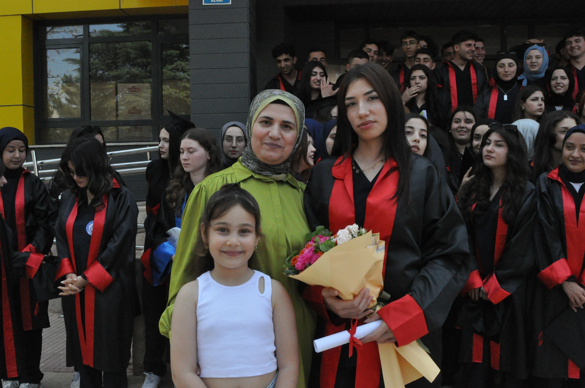İbn I Sina Mtal'den Coşkulu Mezuniyet Töreniyle 130 Sağlık Neferi Mezun Oldu (22)