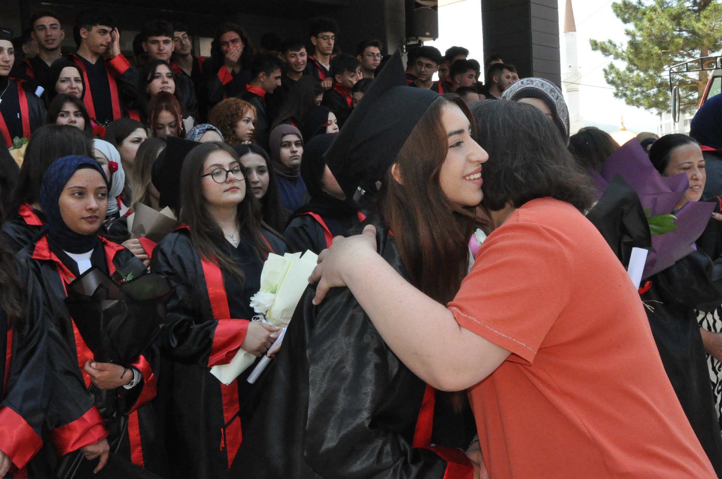 İbn I Sina Mtal'den Coşkulu Mezuniyet Töreniyle 130 Sağlık Neferi Mezun Oldu (25)