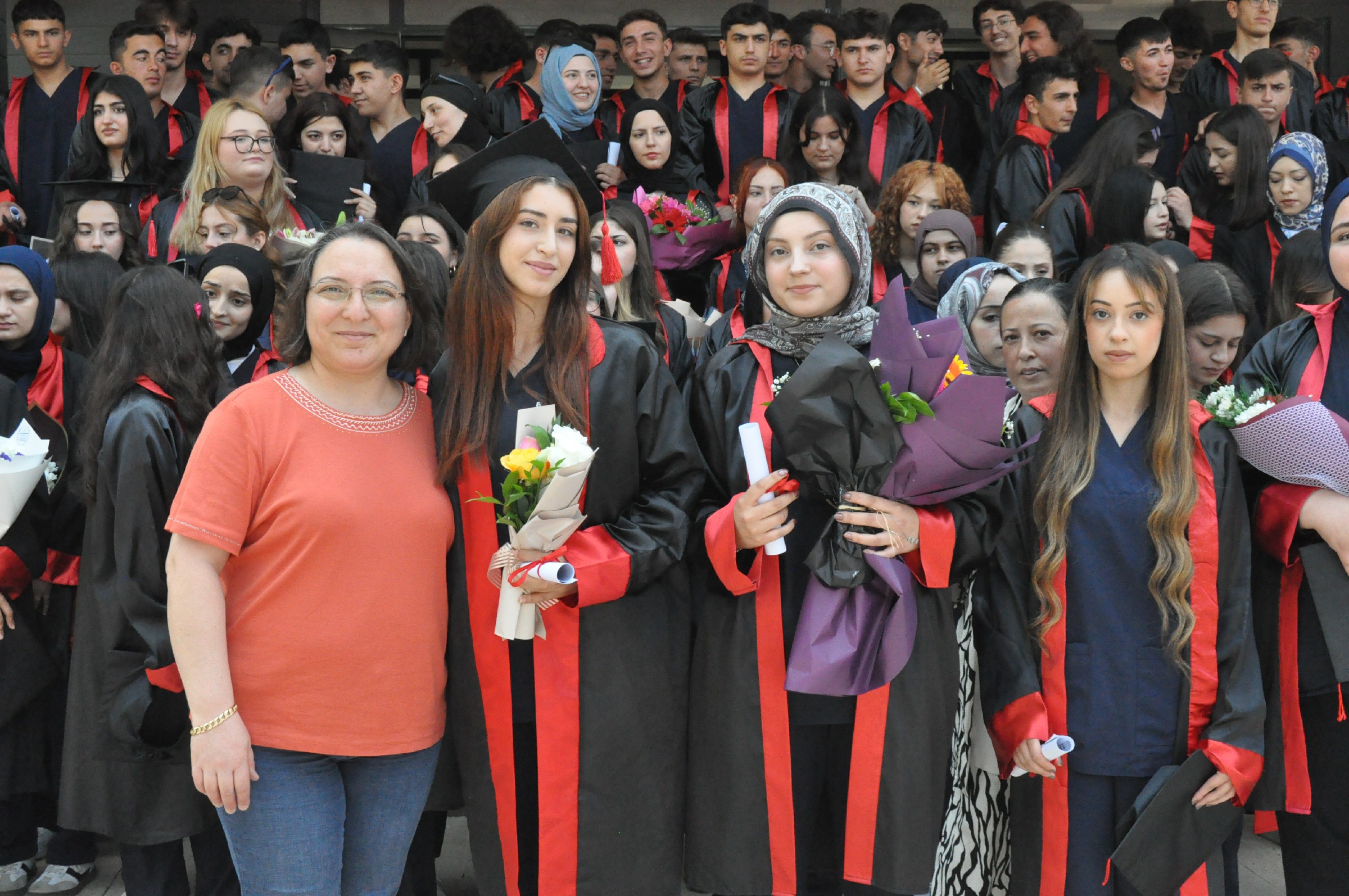 İbn I Sina Mtal'den Coşkulu Mezuniyet Töreniyle 130 Sağlık Neferi Mezun Oldu (26)