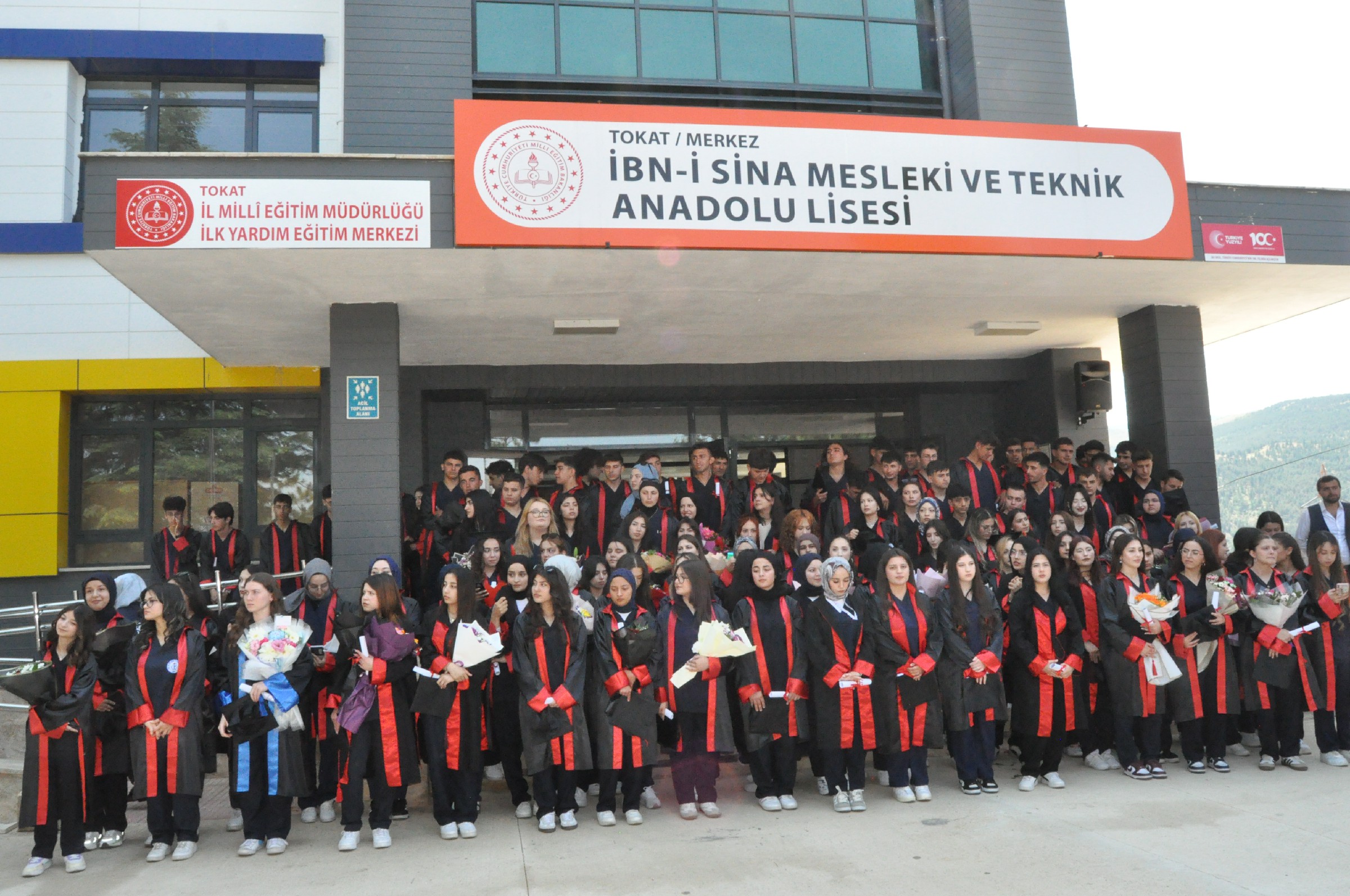 İbn I Sina Mtal'den Coşkulu Mezuniyet Töreniyle 130 Sağlık Neferi Mezun Oldu (27)