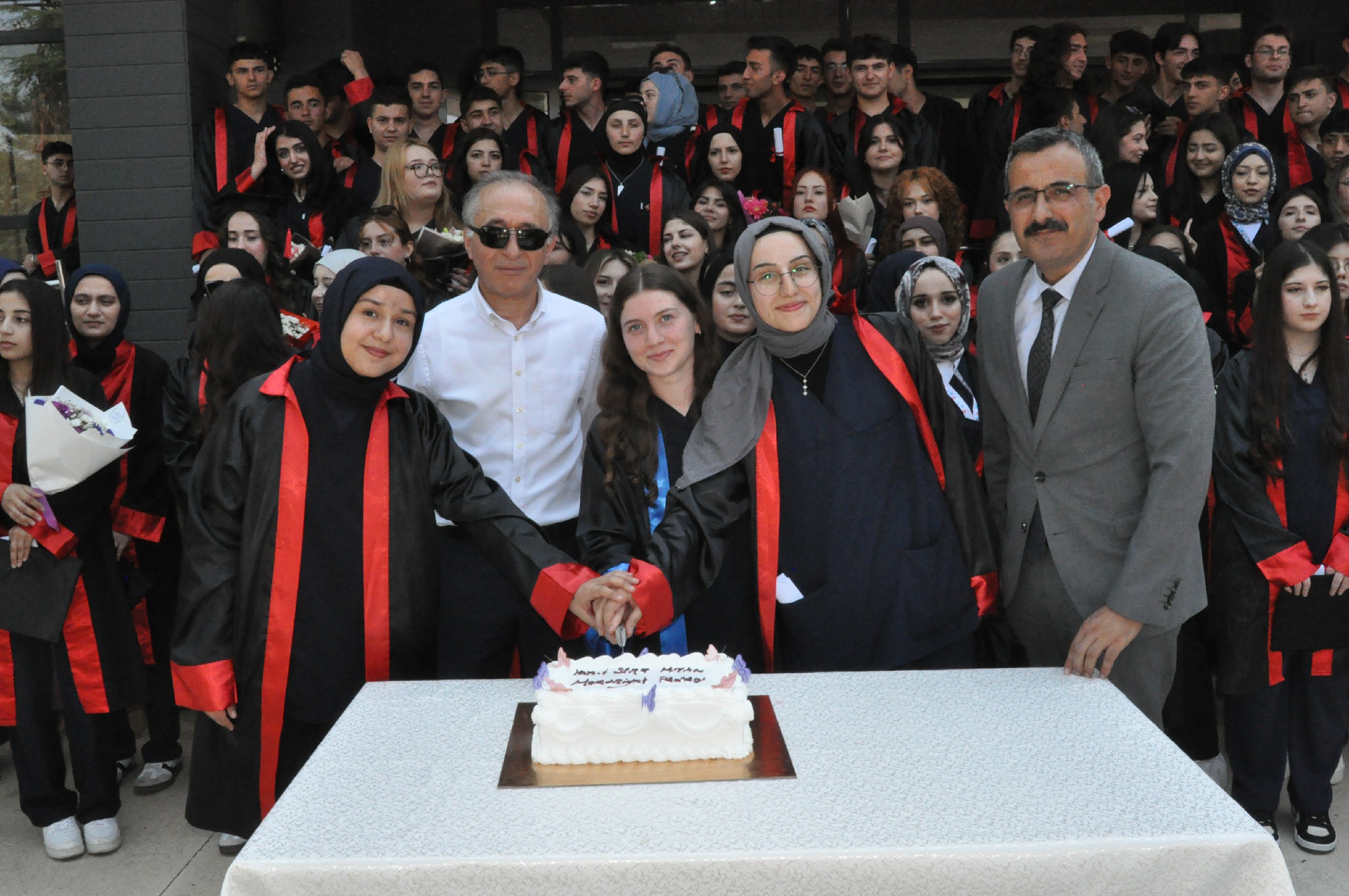 İbn I Sina Mtal'den Coşkulu Mezuniyet Töreniyle 130 Sağlık Neferi Mezun Oldu (30)