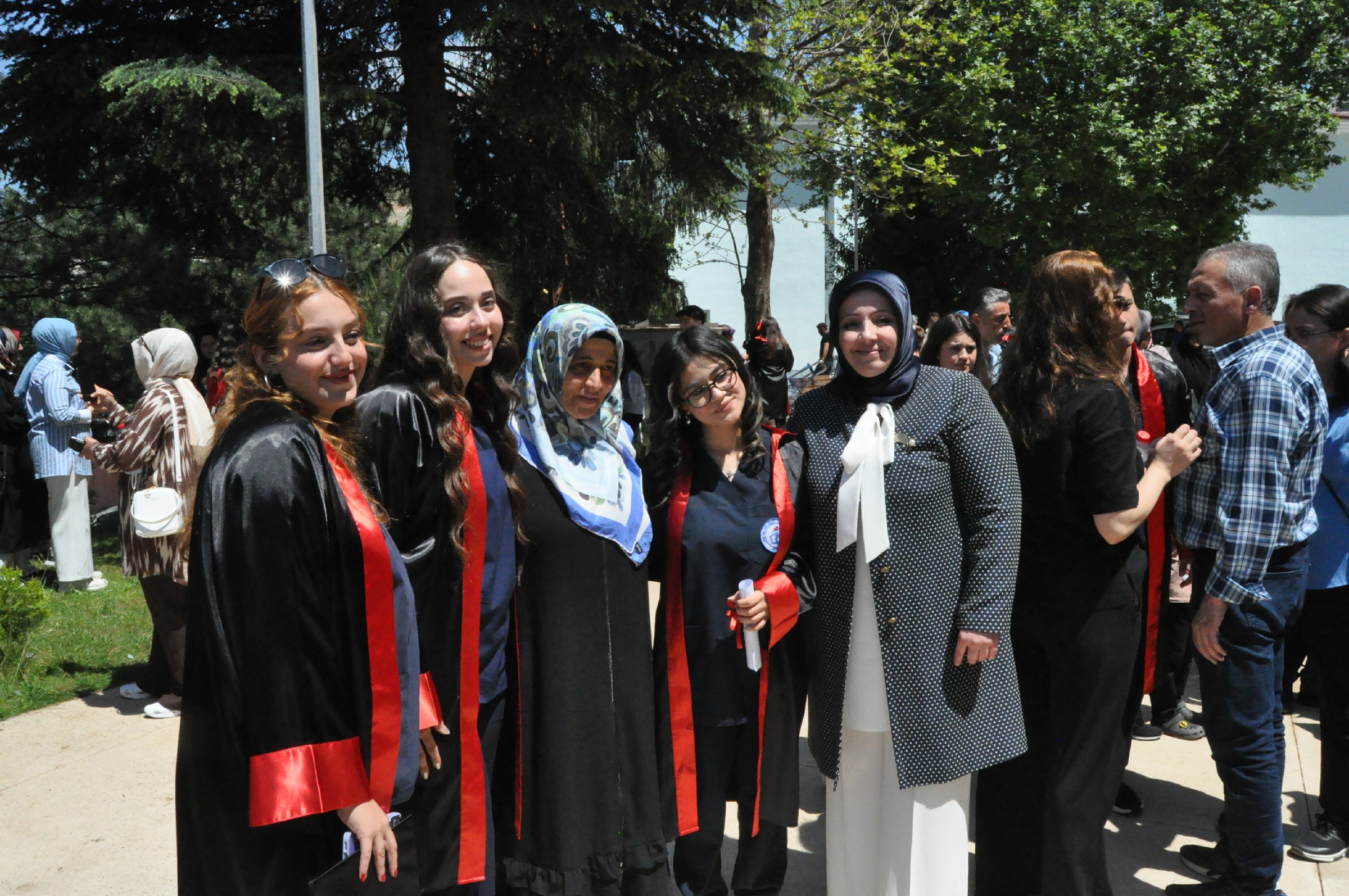 İbn I Sina Mtal'den Coşkulu Mezuniyet Töreniyle 130 Sağlık Neferi Mezun Oldu (40)