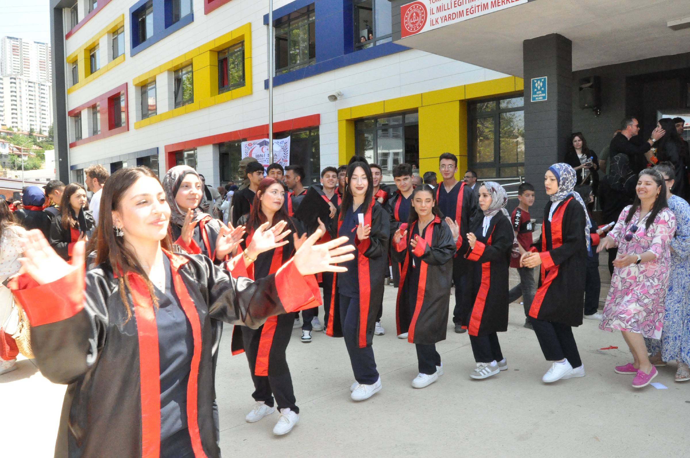 İbn I Sina Mtal'den Coşkulu Mezuniyet Töreniyle 130 Sağlık Neferi Mezun Oldu (42)