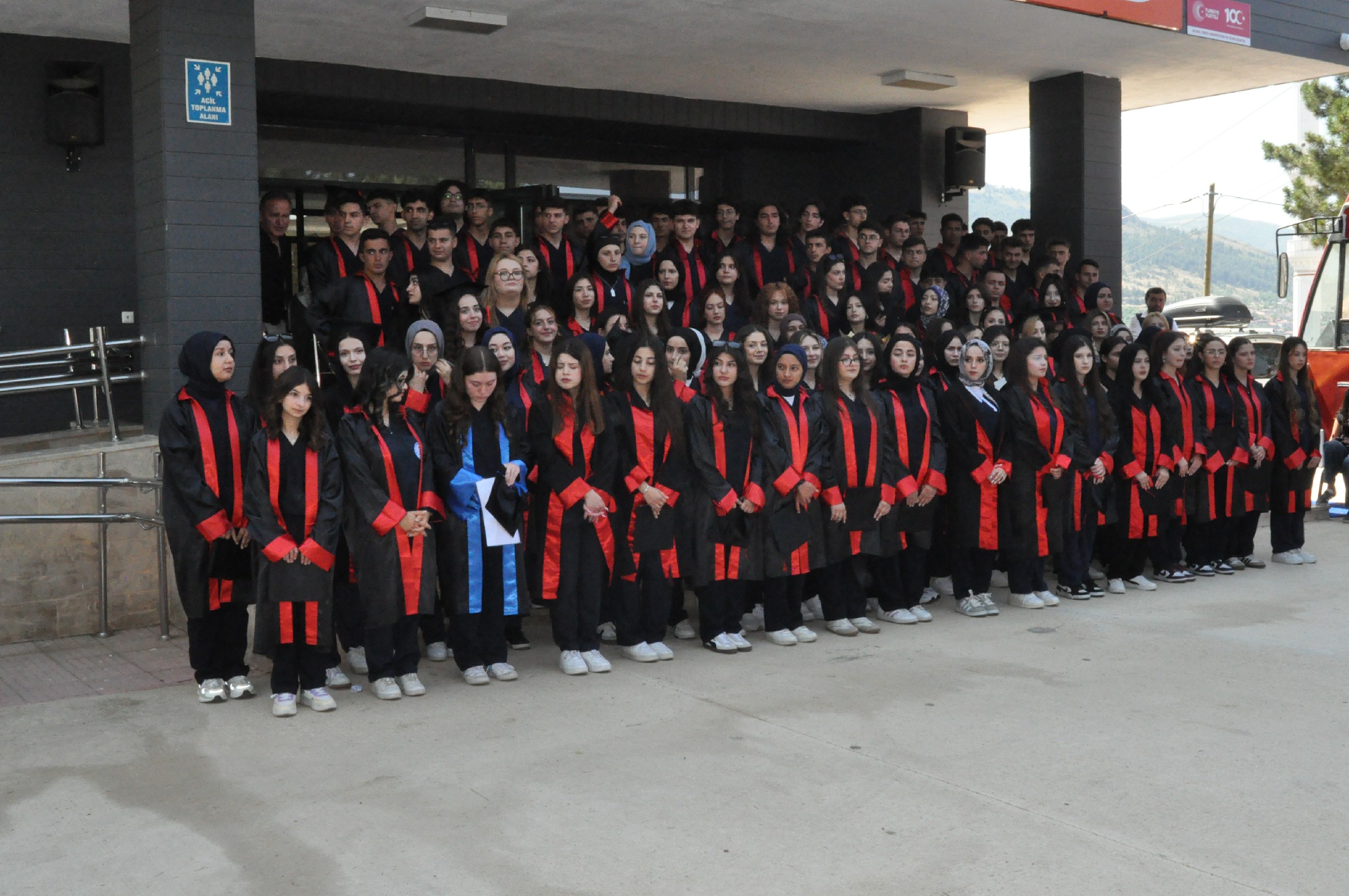 İbn I Sina Mtal'den Coşkulu Mezuniyet Töreniyle 130 Sağlık Neferi Mezun Oldu (6)