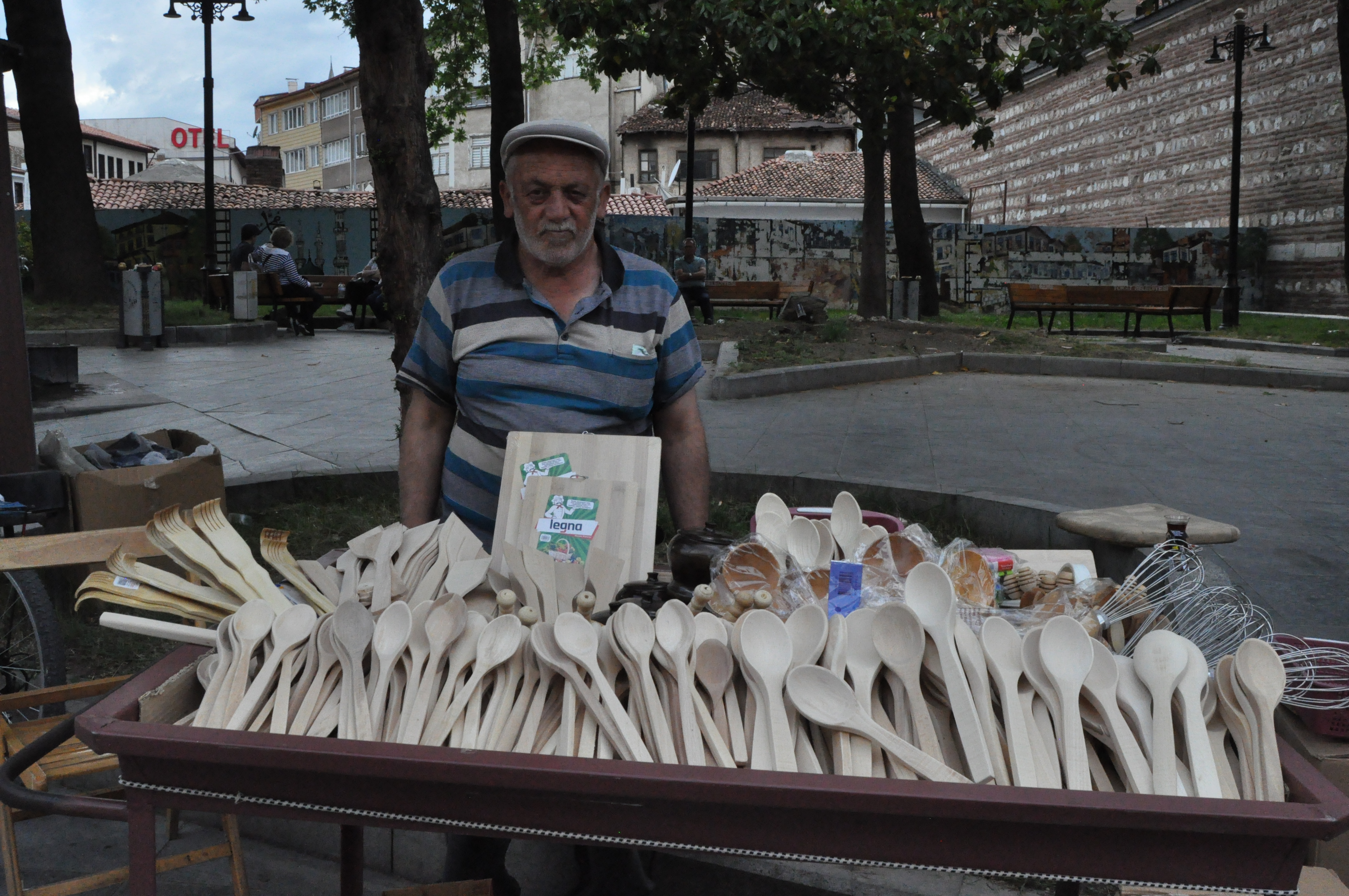 Tokatlı Aydın İşeri, El Emeği Ürünlerle Taşhan’ın Ruhunu Yaşatıyor (5)