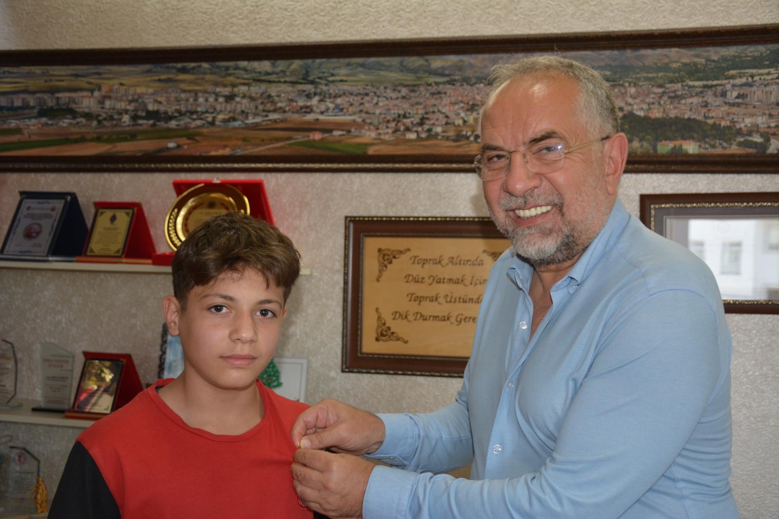 Başkan Sargın, Zile’nin Başarılı Pehlivanlarını Ödüllendirdi (4)
