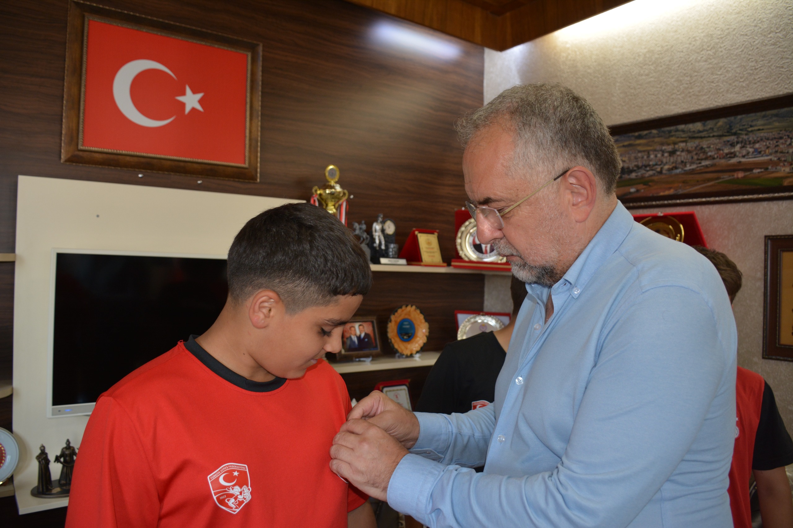 Başkan Sargın, Zile’nin Başarılı Pehlivanlarını Ödüllendirdi (9)