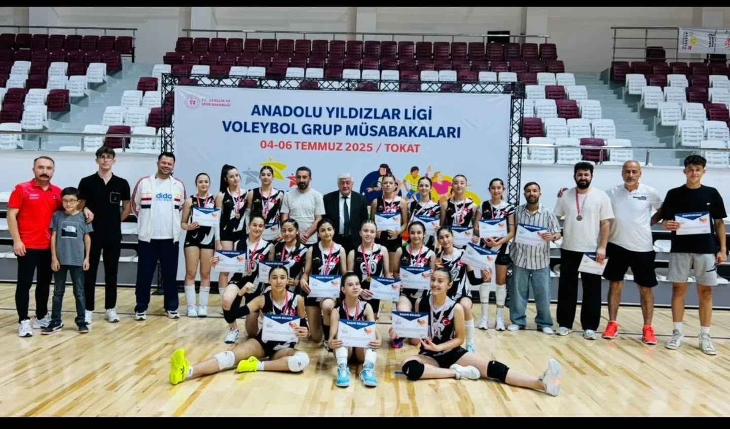 Voleybol'da Yarı Finalistler Belirlendi (1)