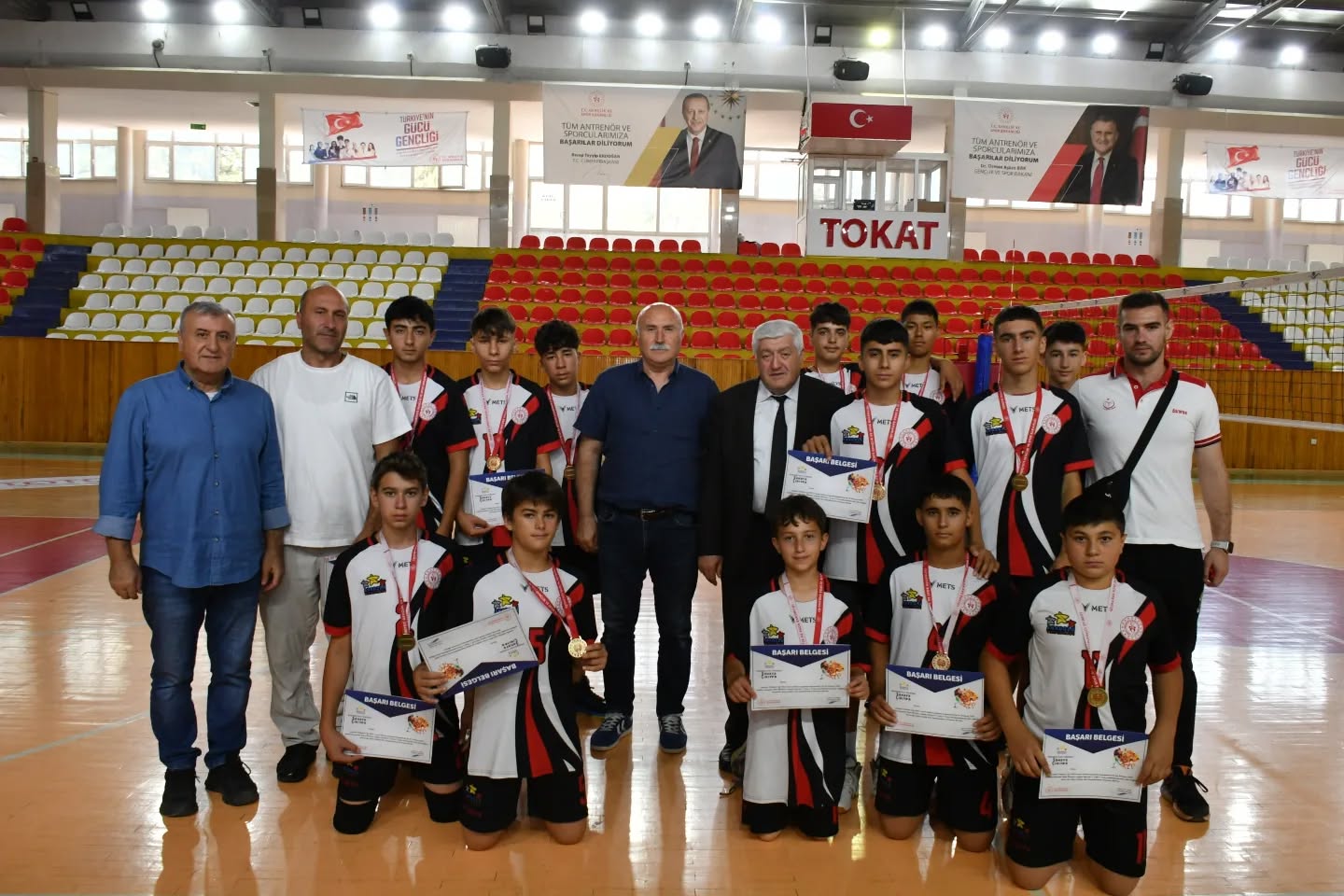 Voleybol'da Yarı Finalistler Belirlendi (3)