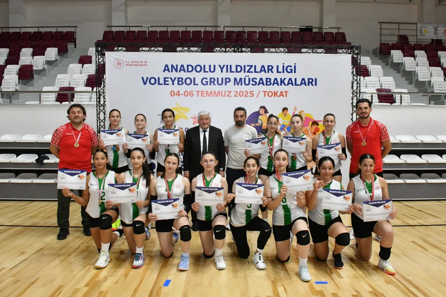 Voleybol'da Yarı Finalistler Belirlendi (4)