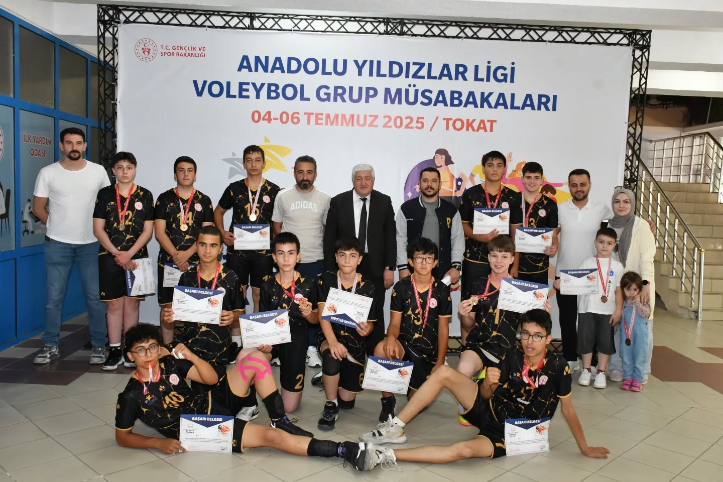 Voleybol'da Yarı Finalistler Belirlendi (6)