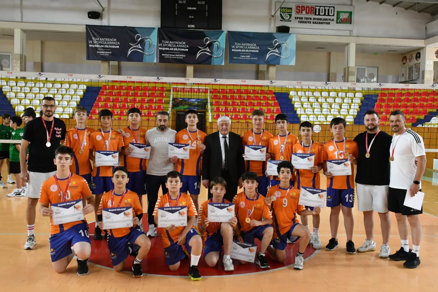 Voleybol'da Yarı Finalistler Belirlendi (7)