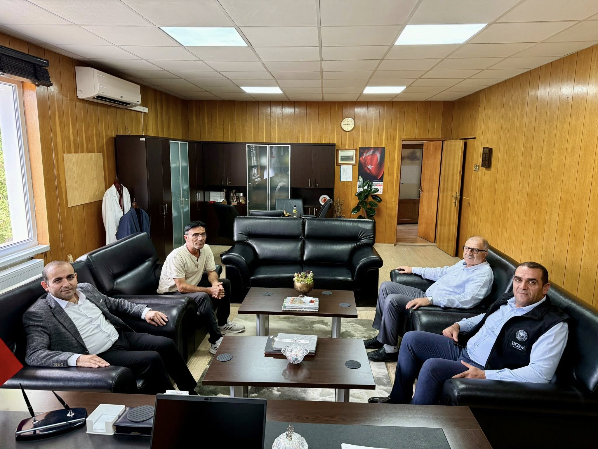 546266600 25062792806645654 4266155309352544094 N