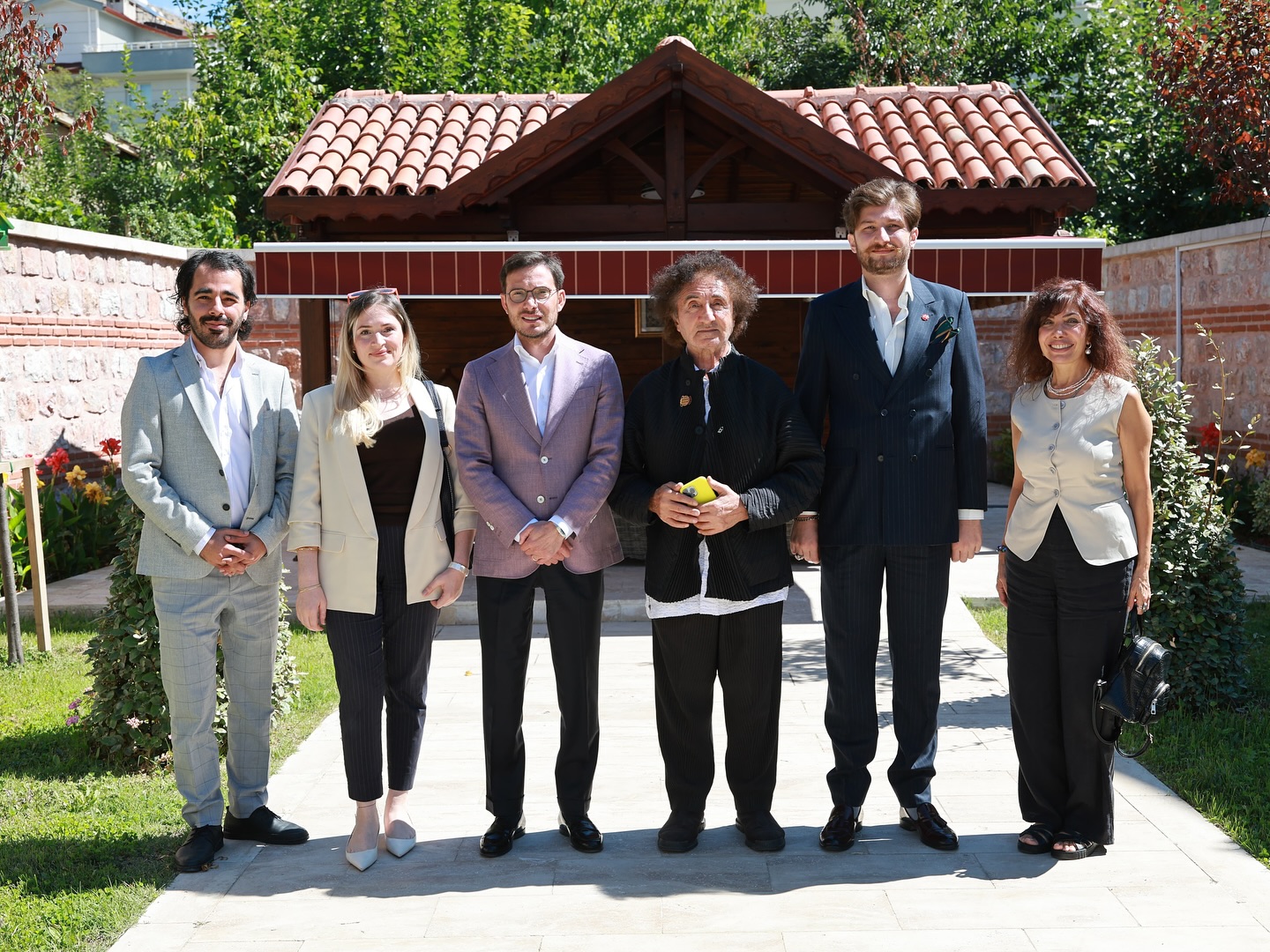 548046045 17924175420133684 7868286588130646317 N