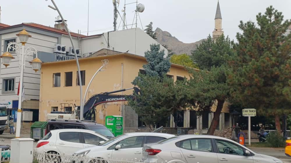 Tarihi Ptt Binası Yıkılıyor (5)