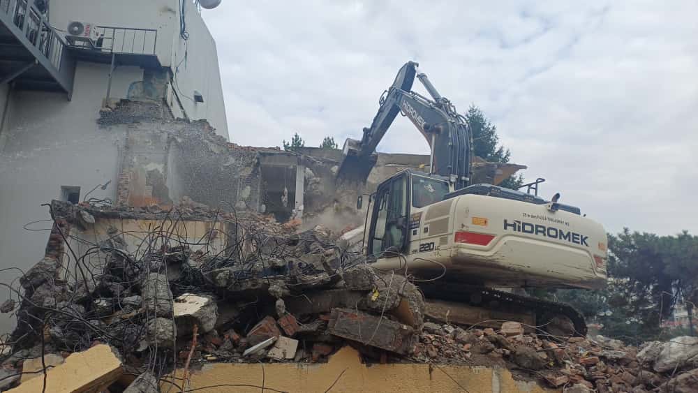 Tarihi Ptt Binası Yıkılıyor (8)