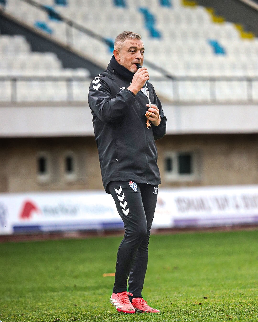 569897111 17945608764059286 2637332077440026569 N