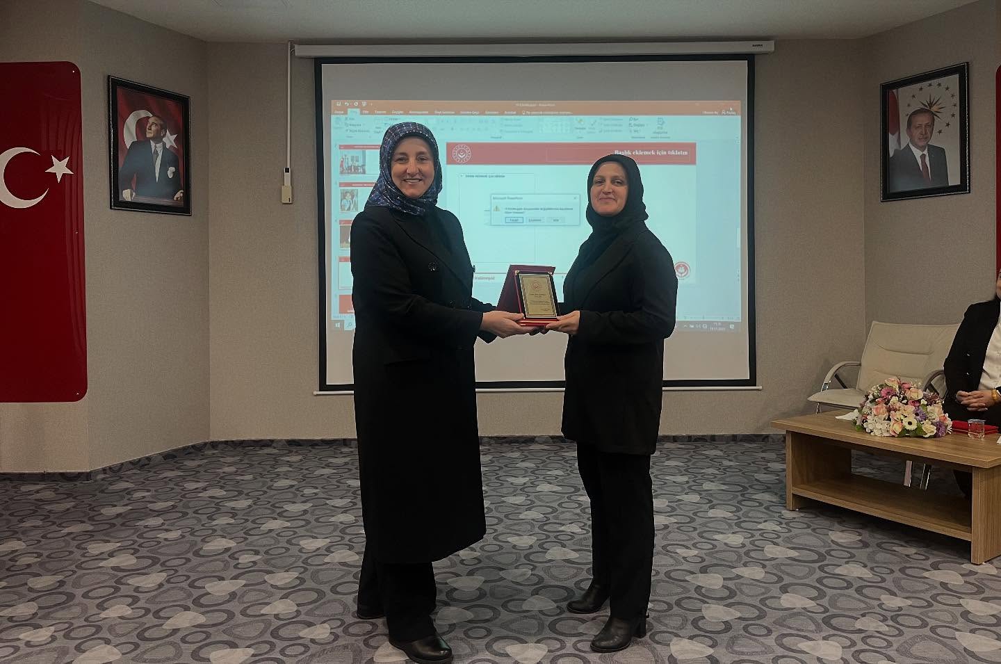 584144709 18069152192600535 9040770584992499197 N